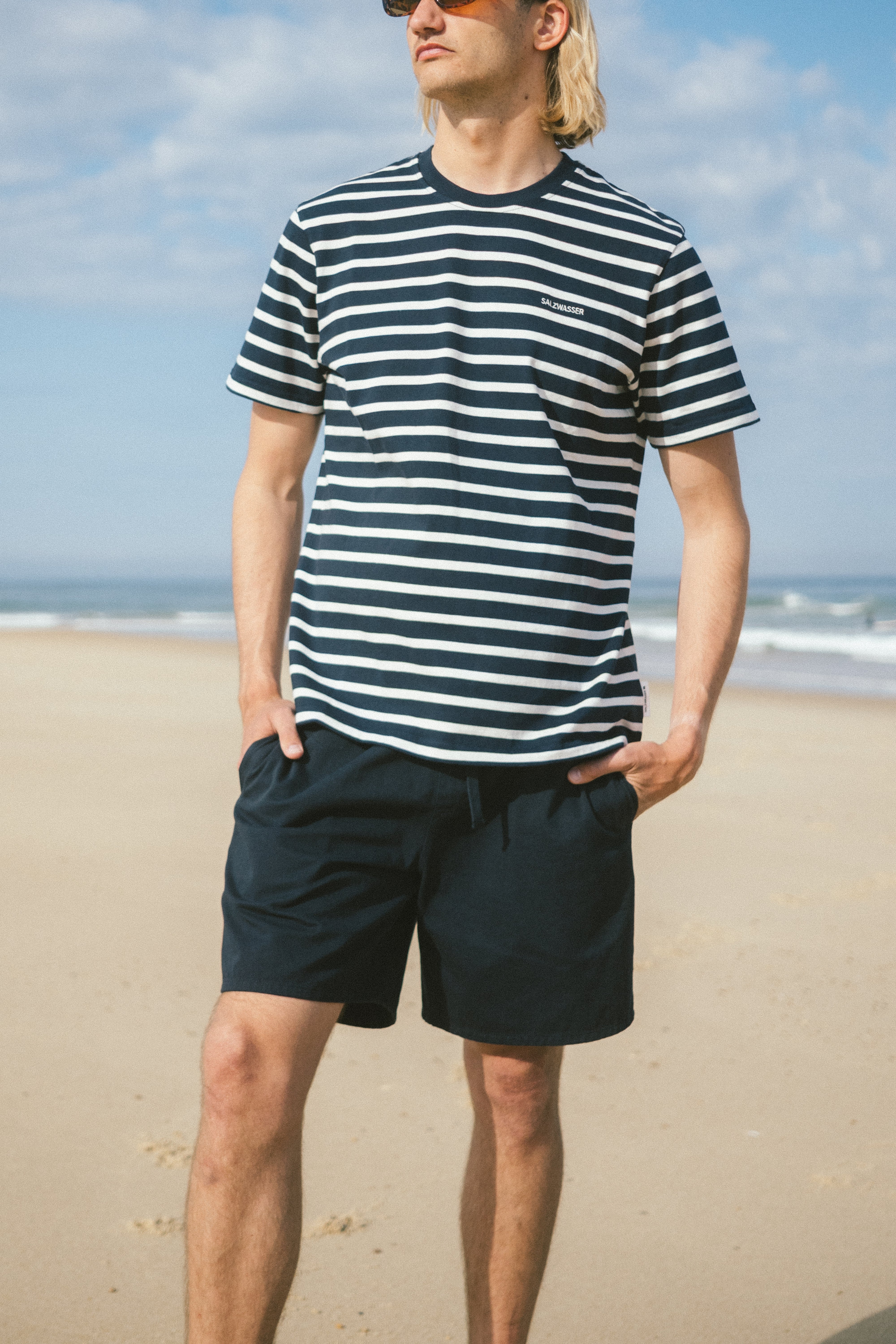 Gestreiftes T-Shirt in Dunkelblau von SALZWASSER nachhaltig in bester Qualität