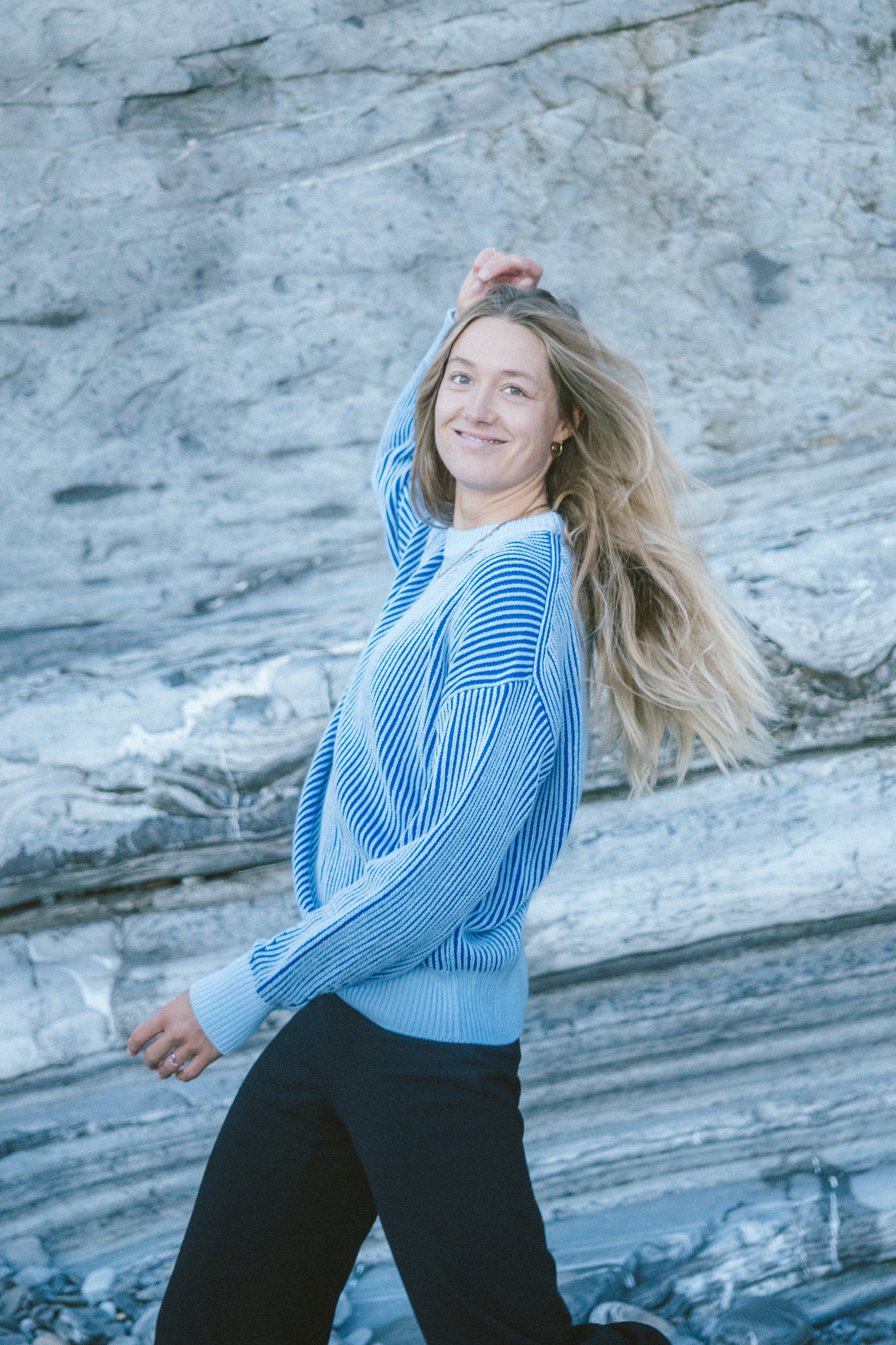 Blau Gestreifter Strickpullover aus 100 % hochwertiger Bio-Baumwolle