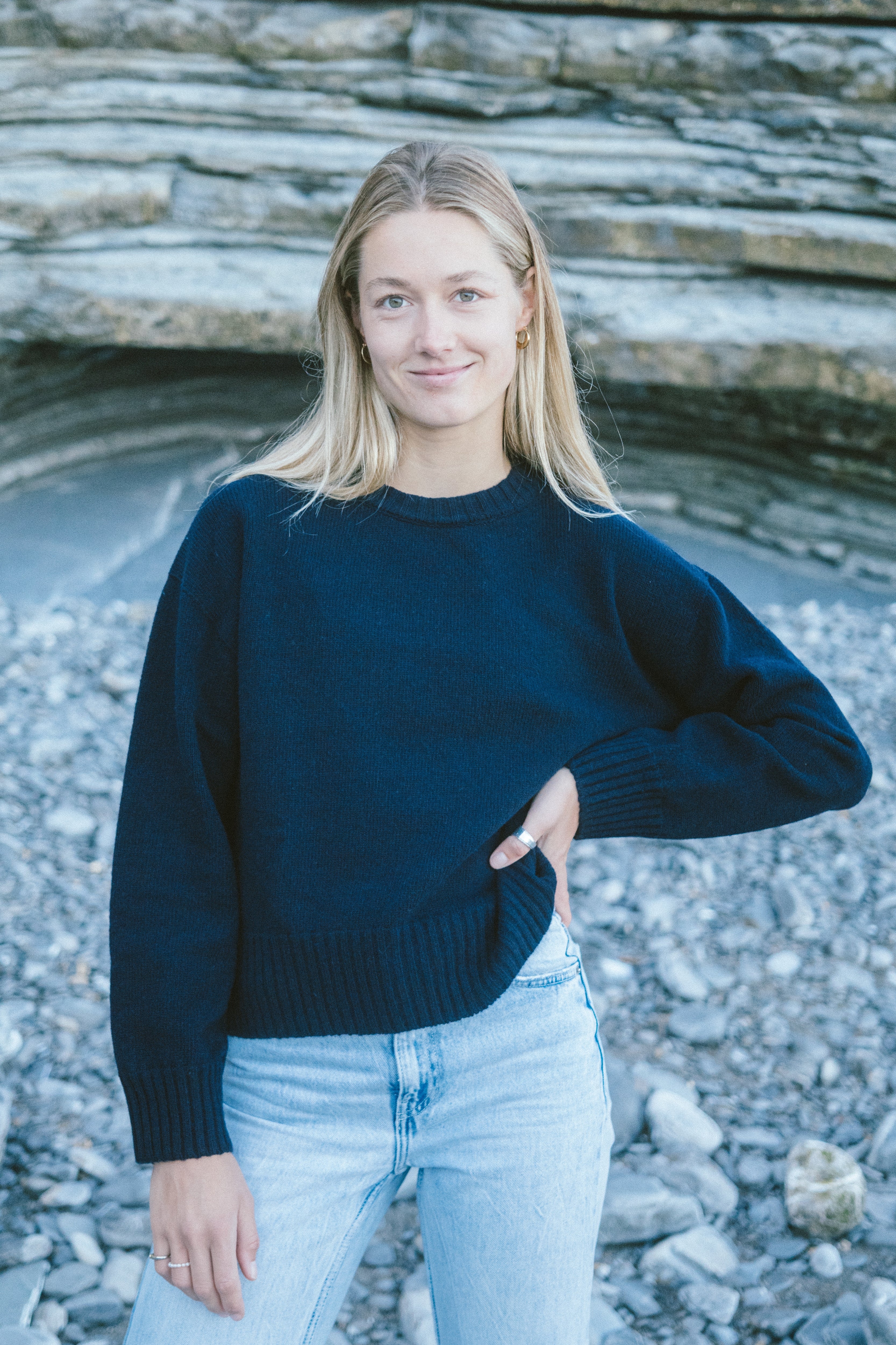 Damen Strickpullover aus 100% nachhaltiger Wolle in Dunkelblau