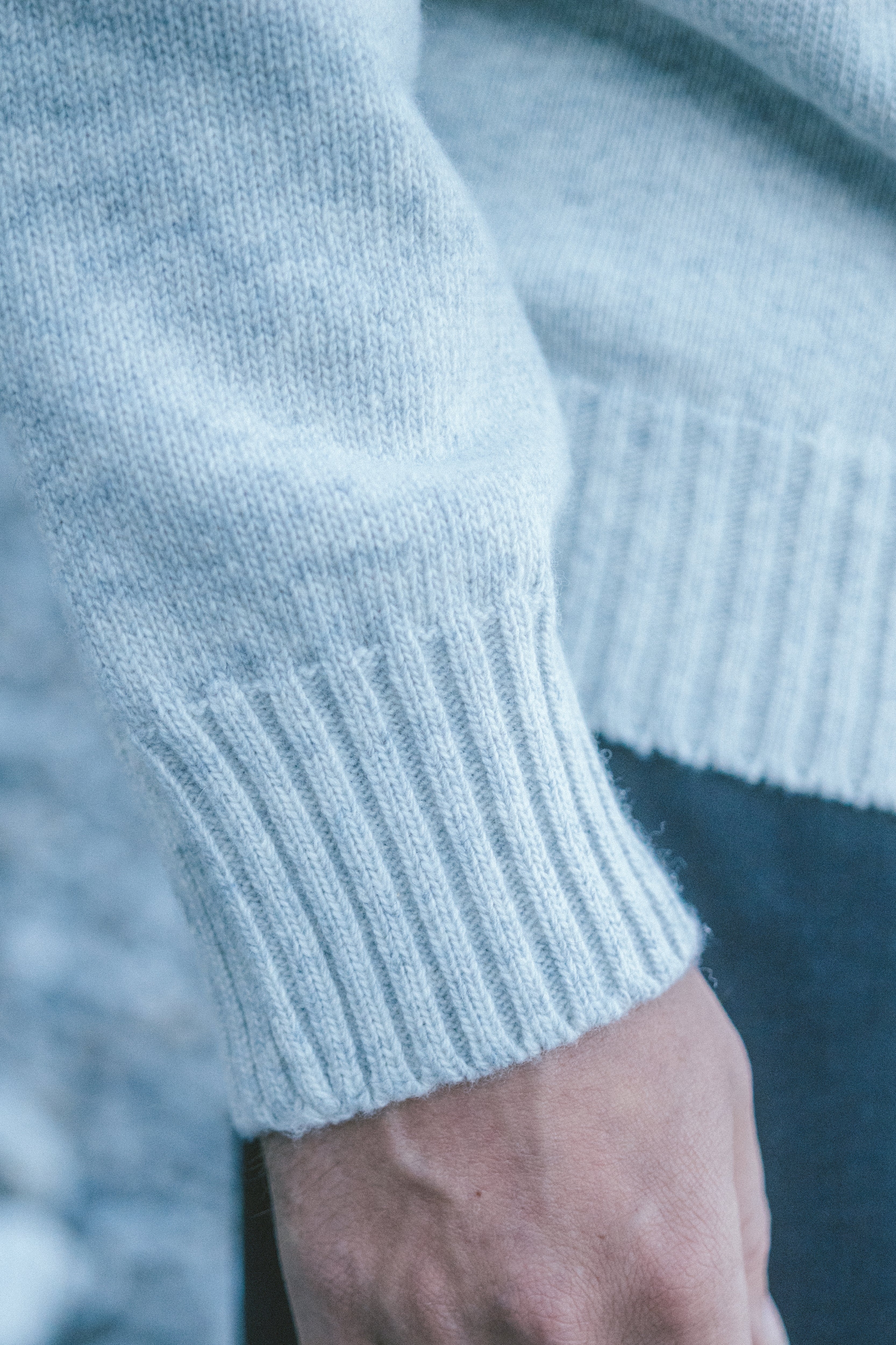 Hellgrauer Strickpullover aus 100% Merinowolle in bester Qualität von SALZWASSER