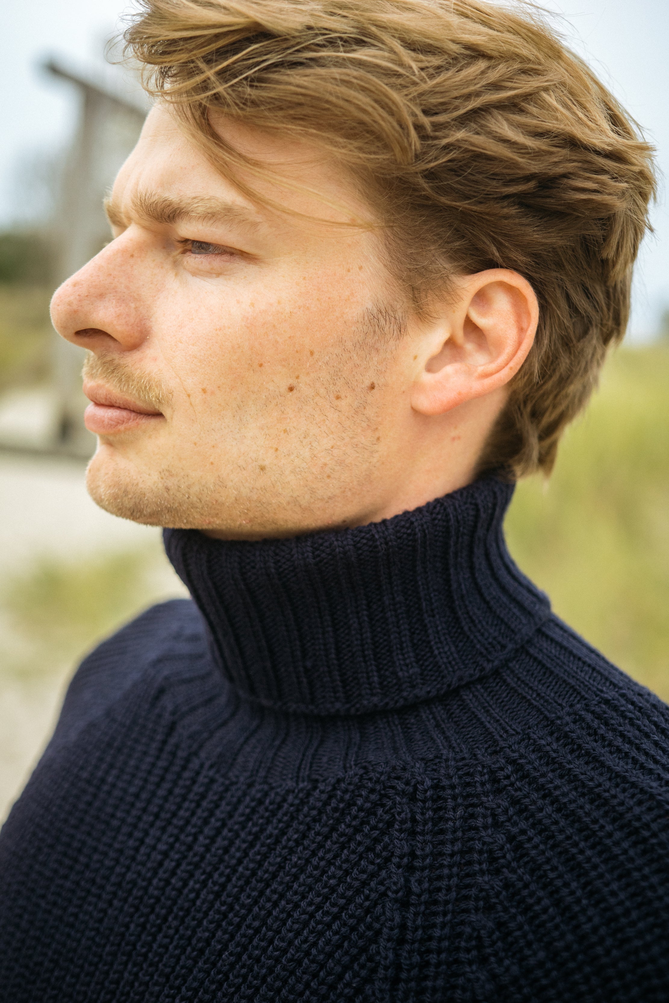 Dunkelblauer Herren Grobstrick Rollkragen aus Merinowolle