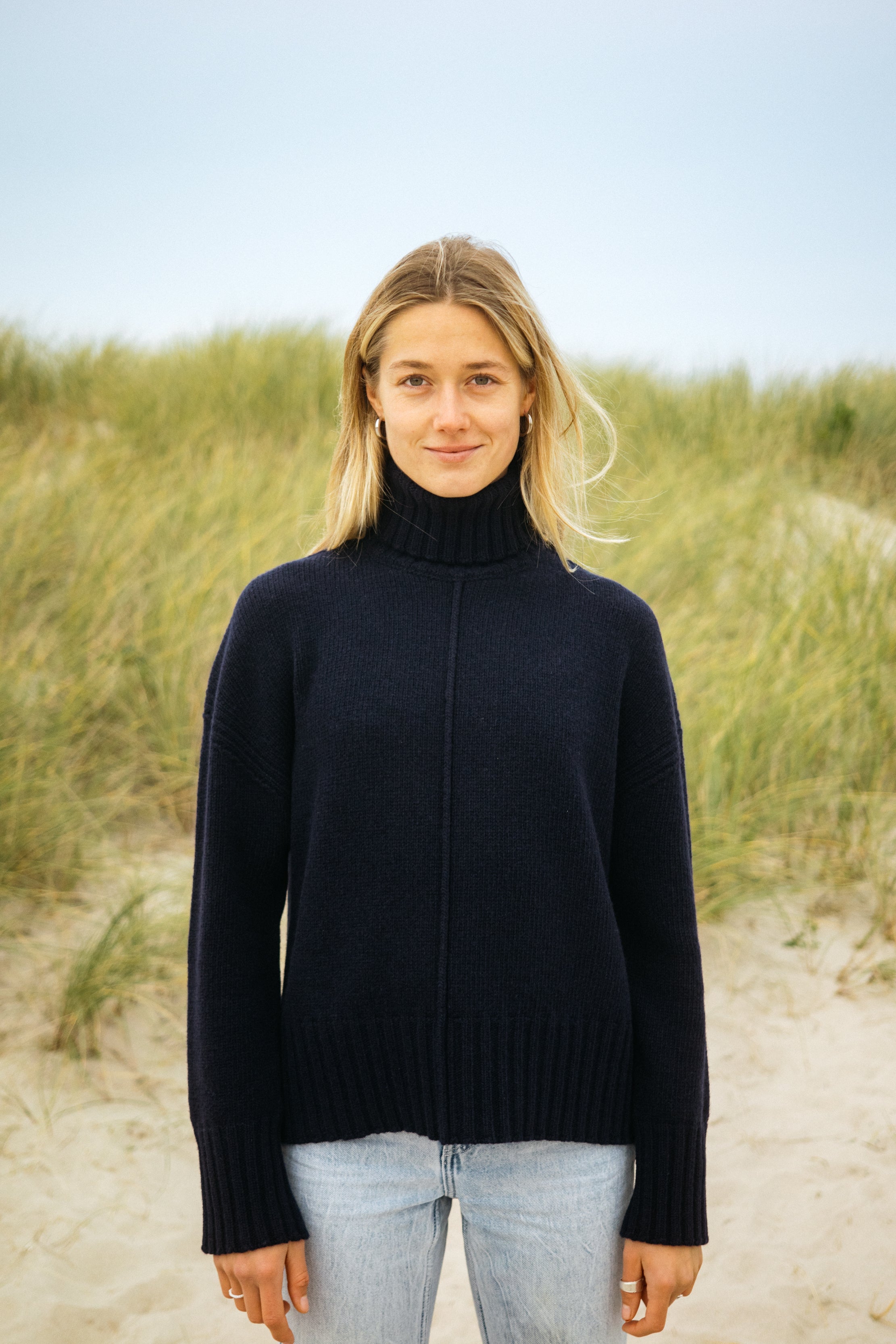 Dunkelblauer Chunky Rollneck Damen aus Merinowolle von SALZWASSER