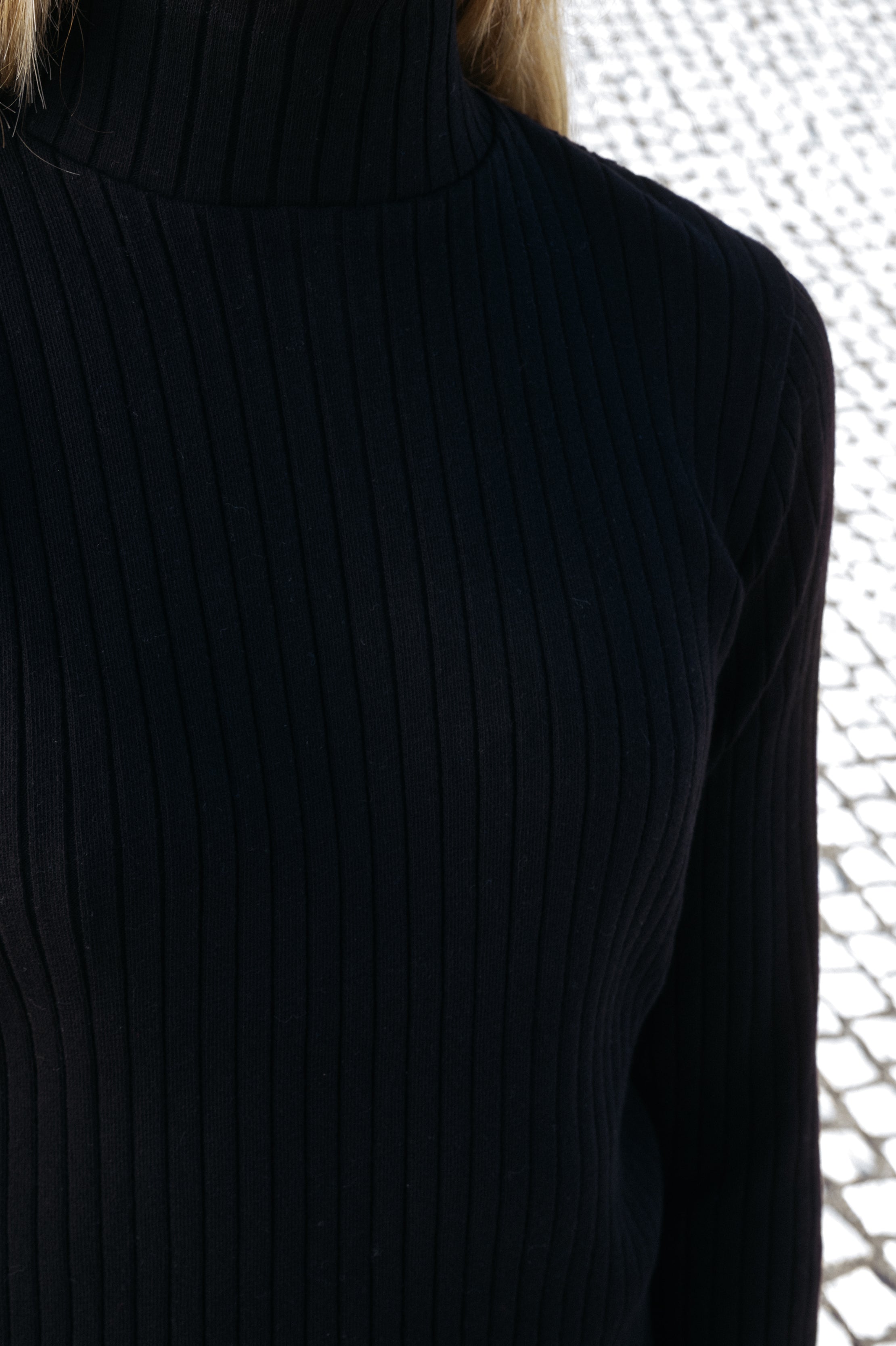 Schwarzes Ripp Langarmshirt aus Bio Baumwolle von SALZWASSER