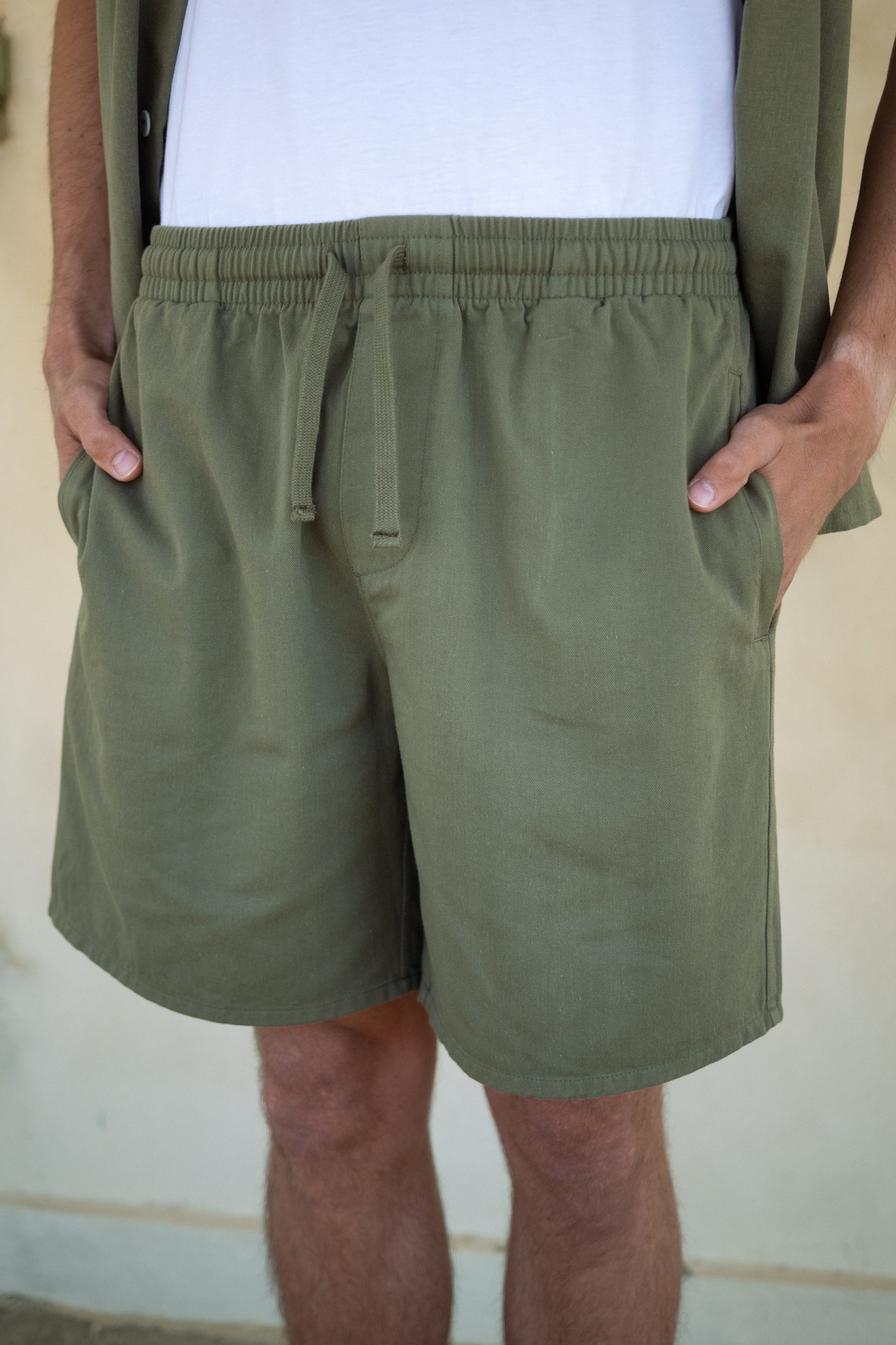 Herren Kurze Hose aus Bio Baumwolle in Oliv Grün aus Europa