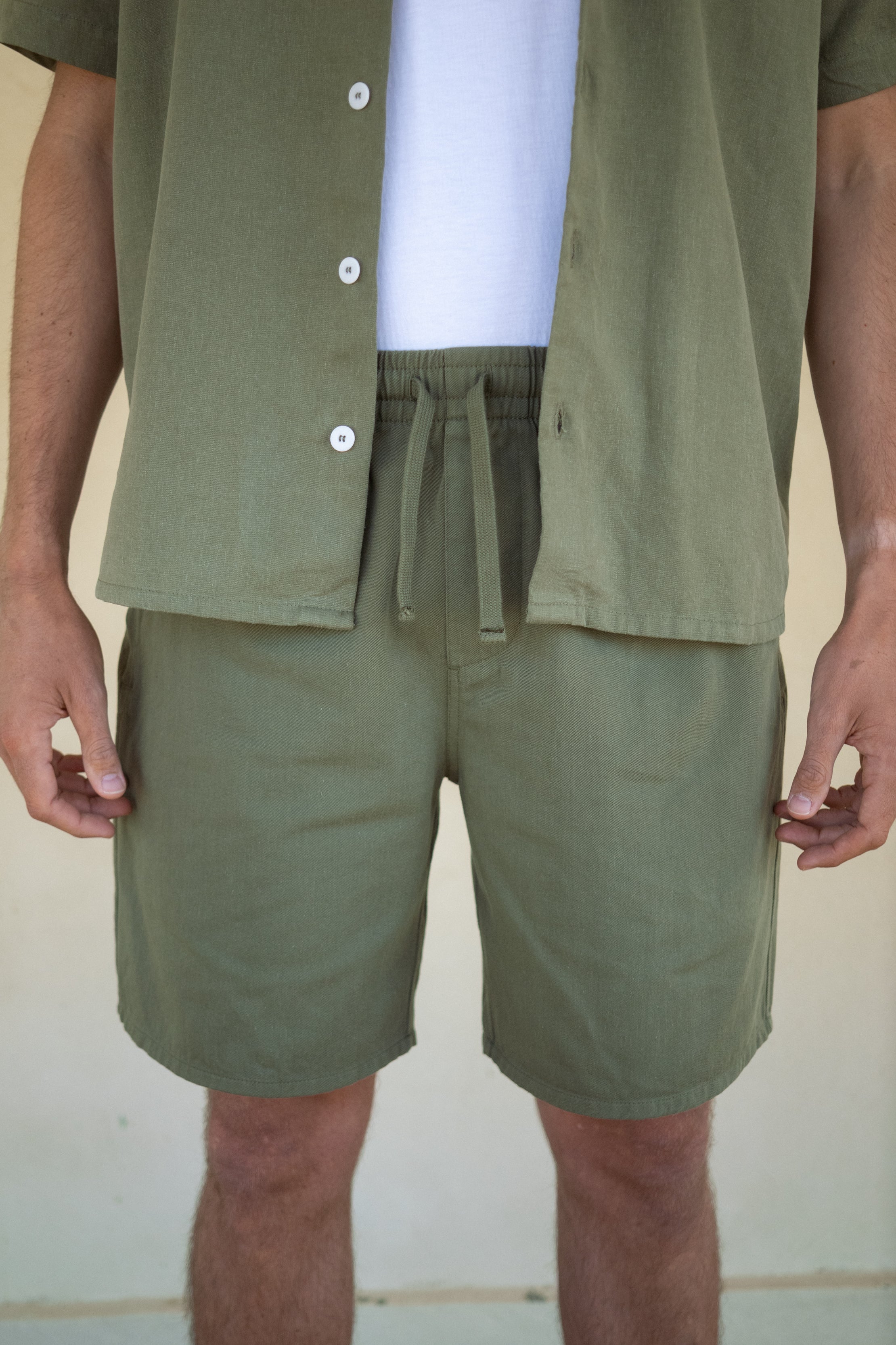 Baumwoll Shorts mit Band in bester Qualität von SALZWASSER in Oliv grün