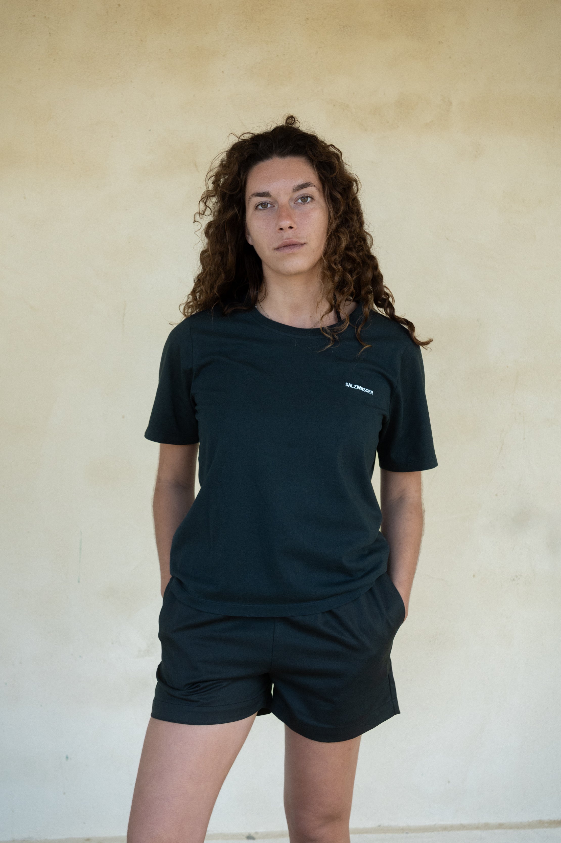 Damen T-Shirt mit weitem Ausschnitt in Dunkelblau aus Bio Baumwolle