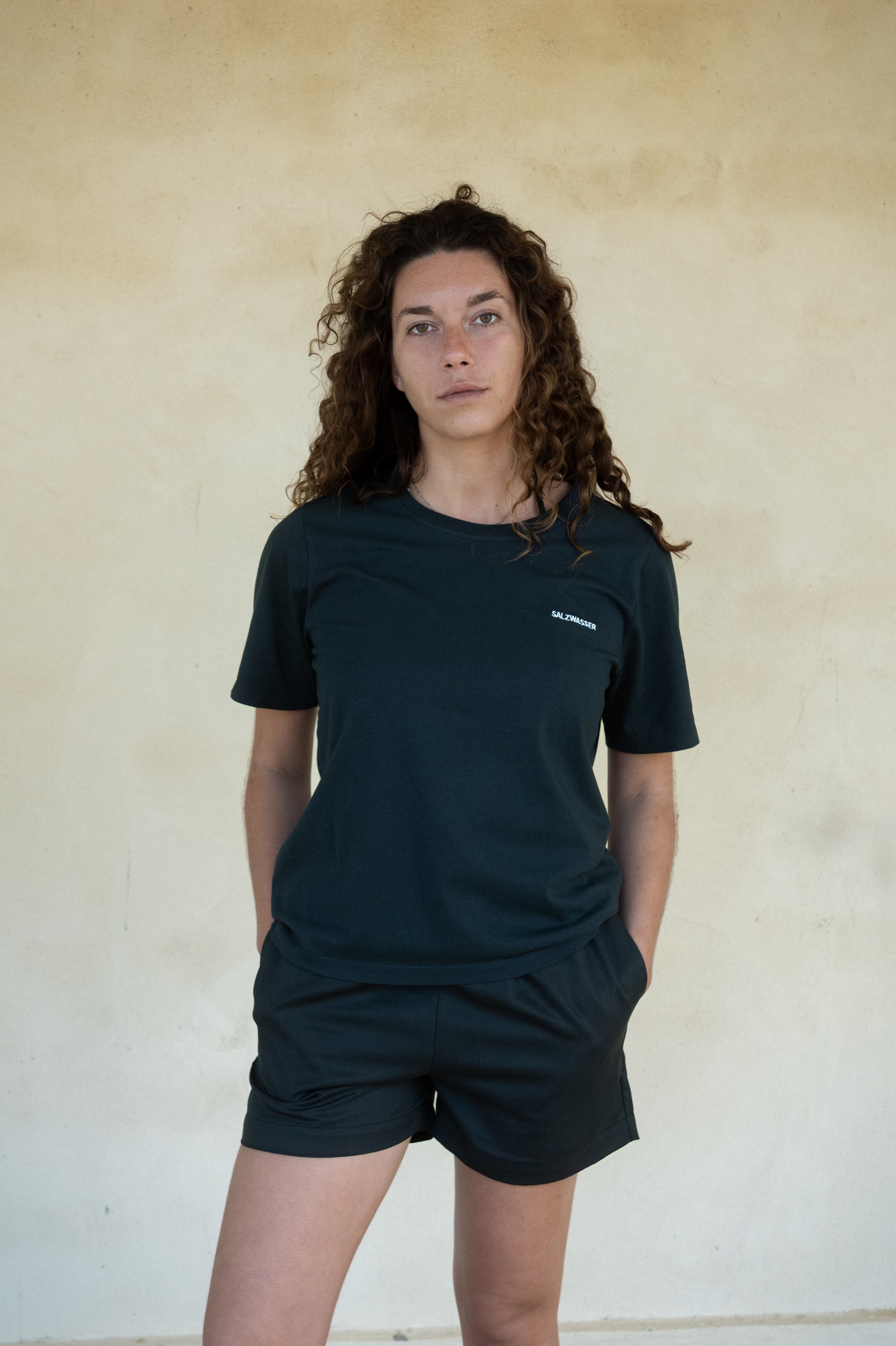 Damen T-Shirt mit weitem Ausschnitt in Dunkelblau aus Bio Baumwolle