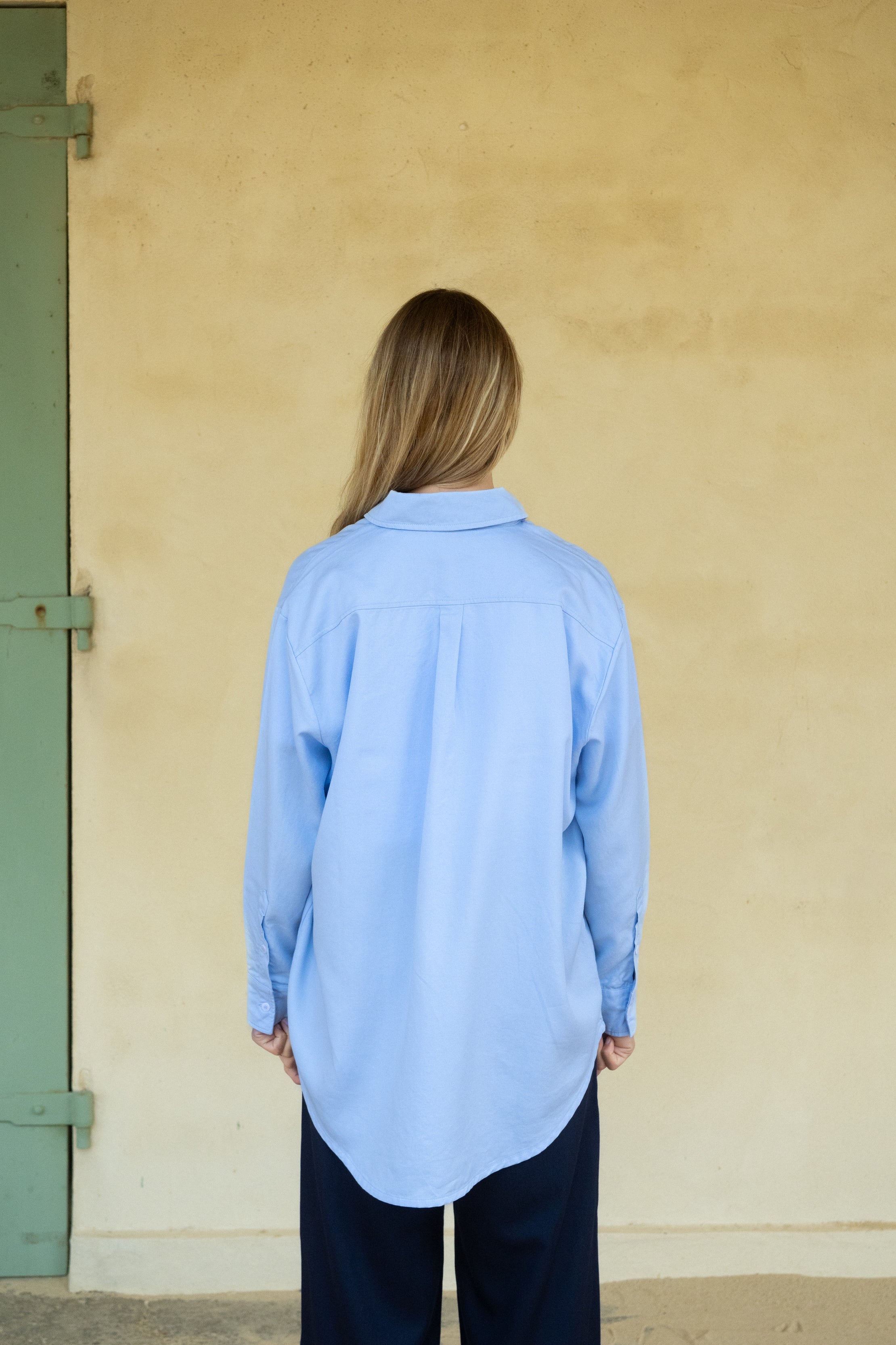 Langes Damen Hemd aus Leinen mit langen Armen in Hellblau