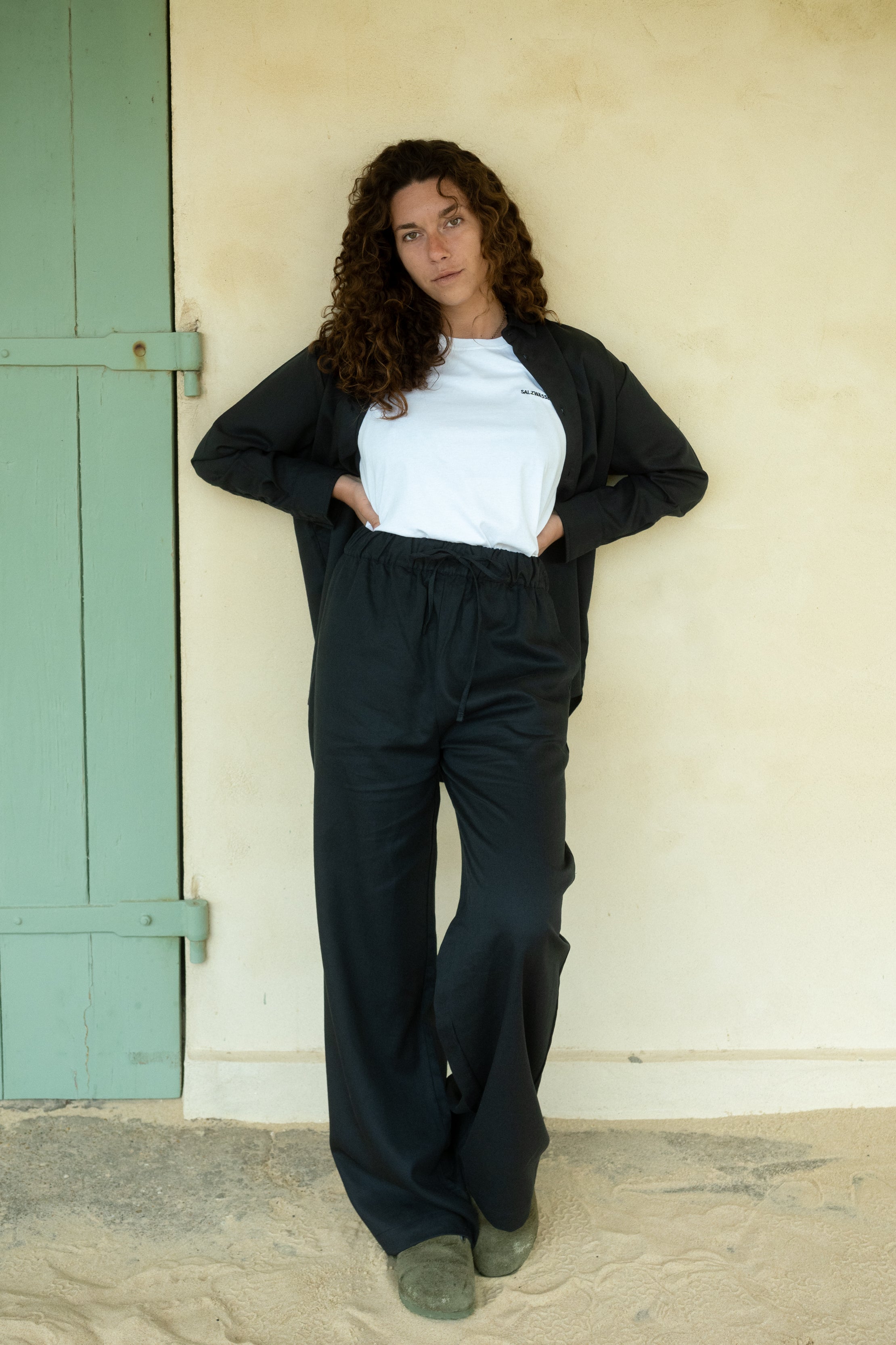 Lockere Damen Hose aus Leinen in bester Qualität in Dunkelblau