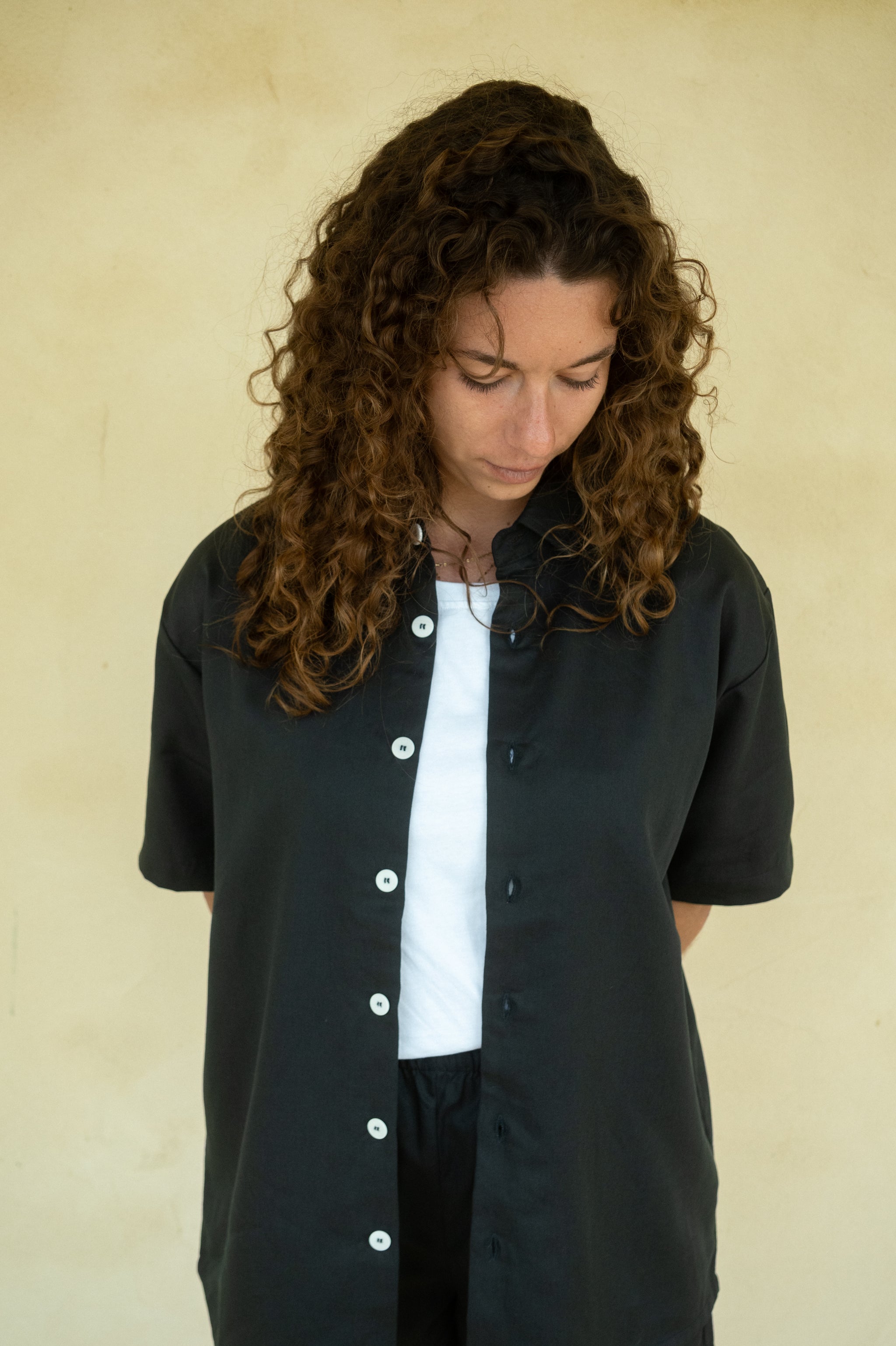 Unisex Kurzarm Hemd in Dunkelblau aus Leinen von SALZWASSER