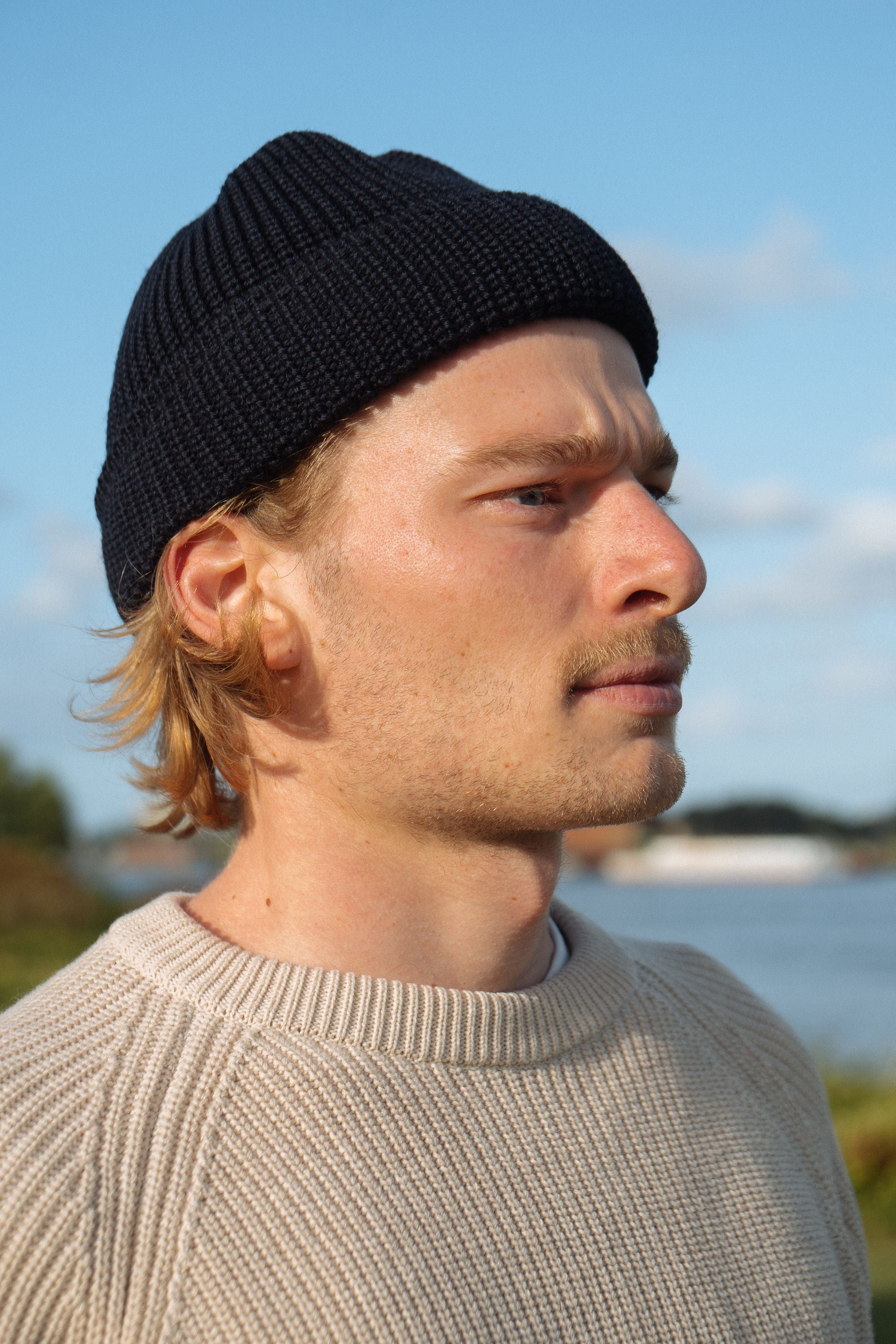 Ohrenfreie nachhaltige Fischermütze von SALZWASSER in Dunkelblau