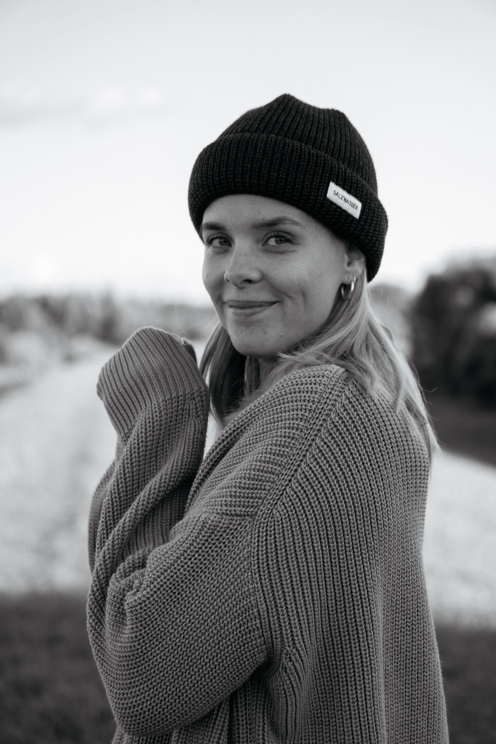 Schwarze Fisherman Beanie von SALWASSER aus Merinowolle