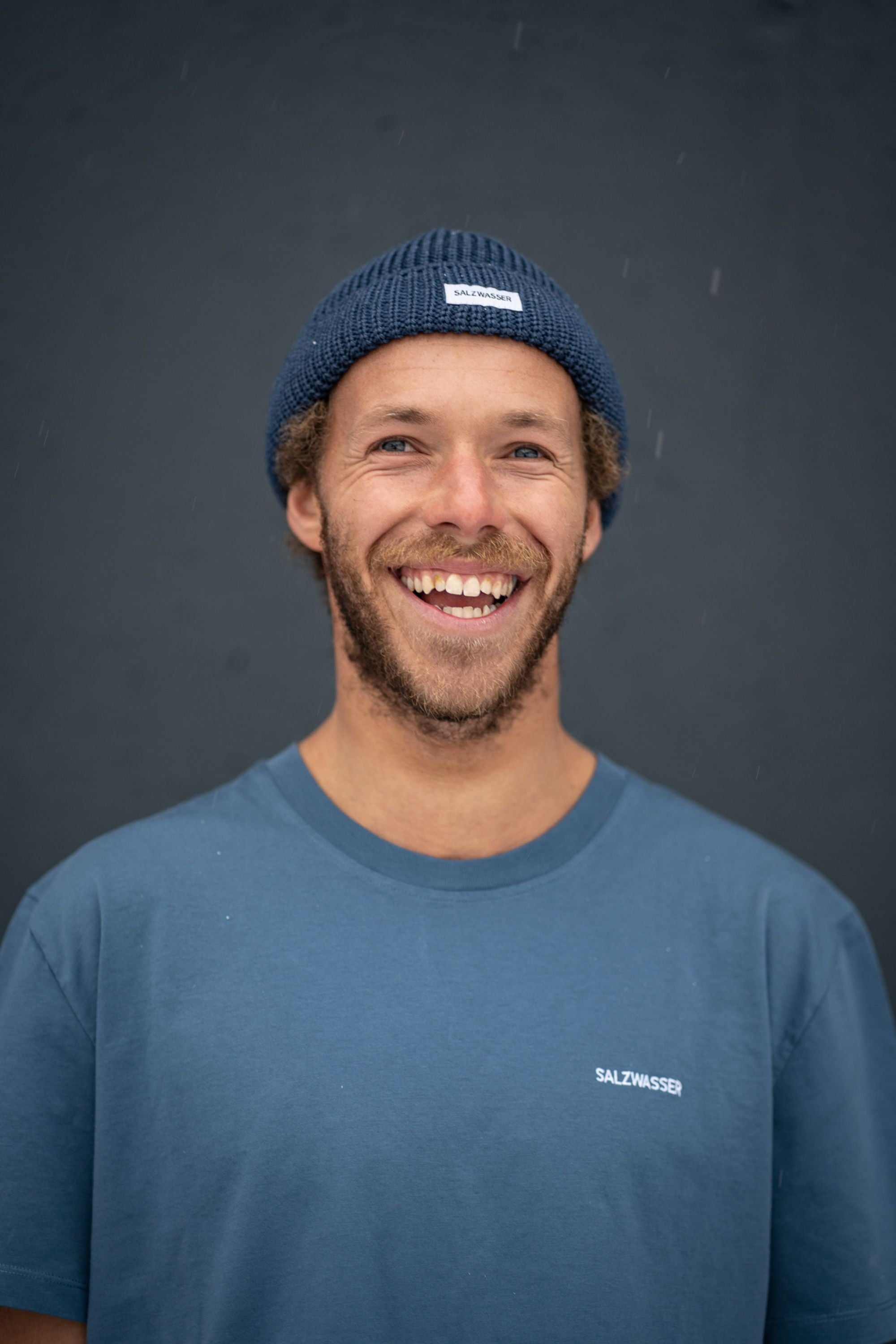 Ohrenfreie nachhaltige SALZWASSER Mütze in blau aus Schurwolle