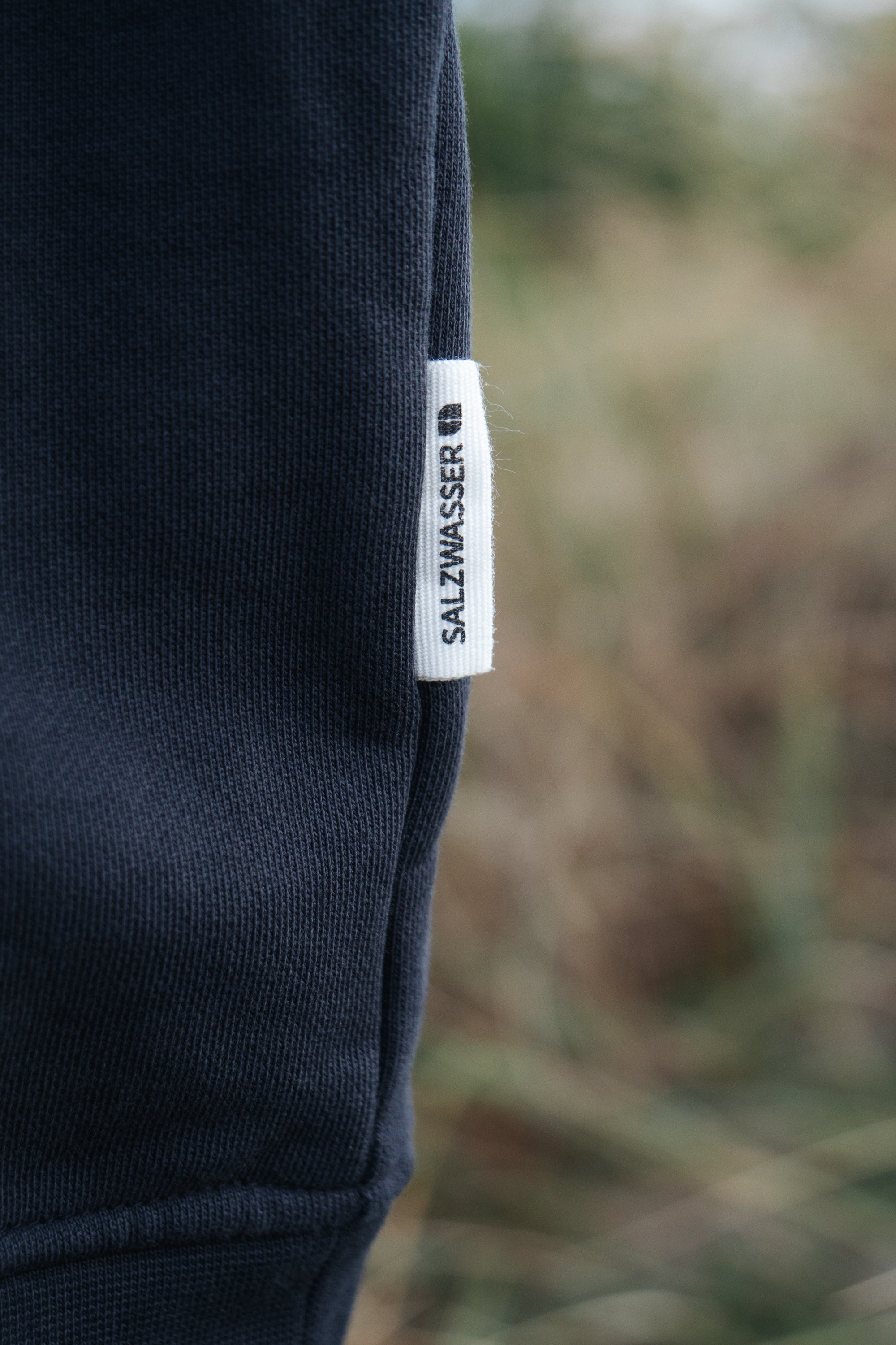 Dunkelblauer Crewneck Sweater von SALZWASSER mit Flaglabel