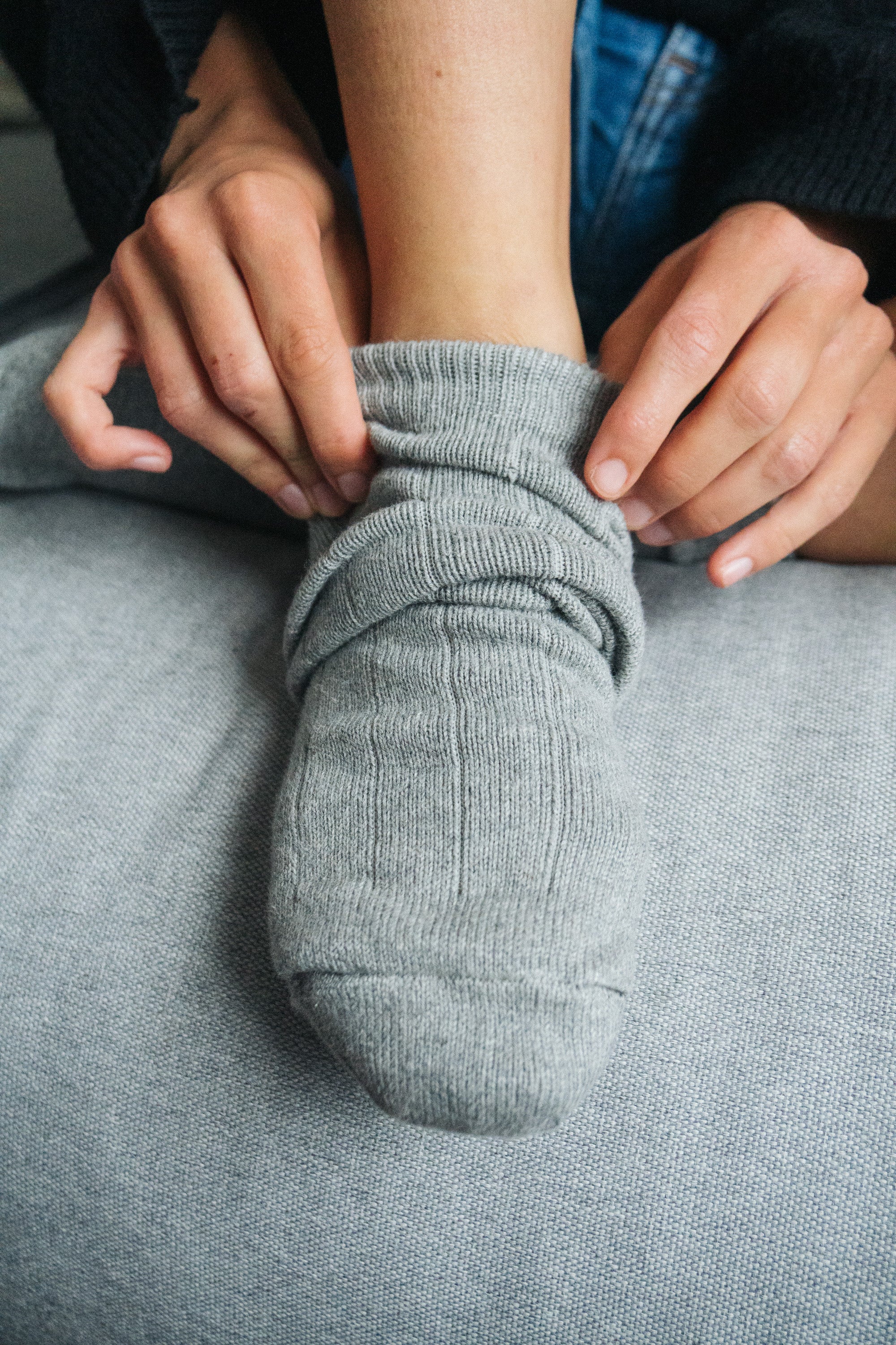 Weiche Wollsocken in Grau von SALZWASSER und PETA-zertifiziert
