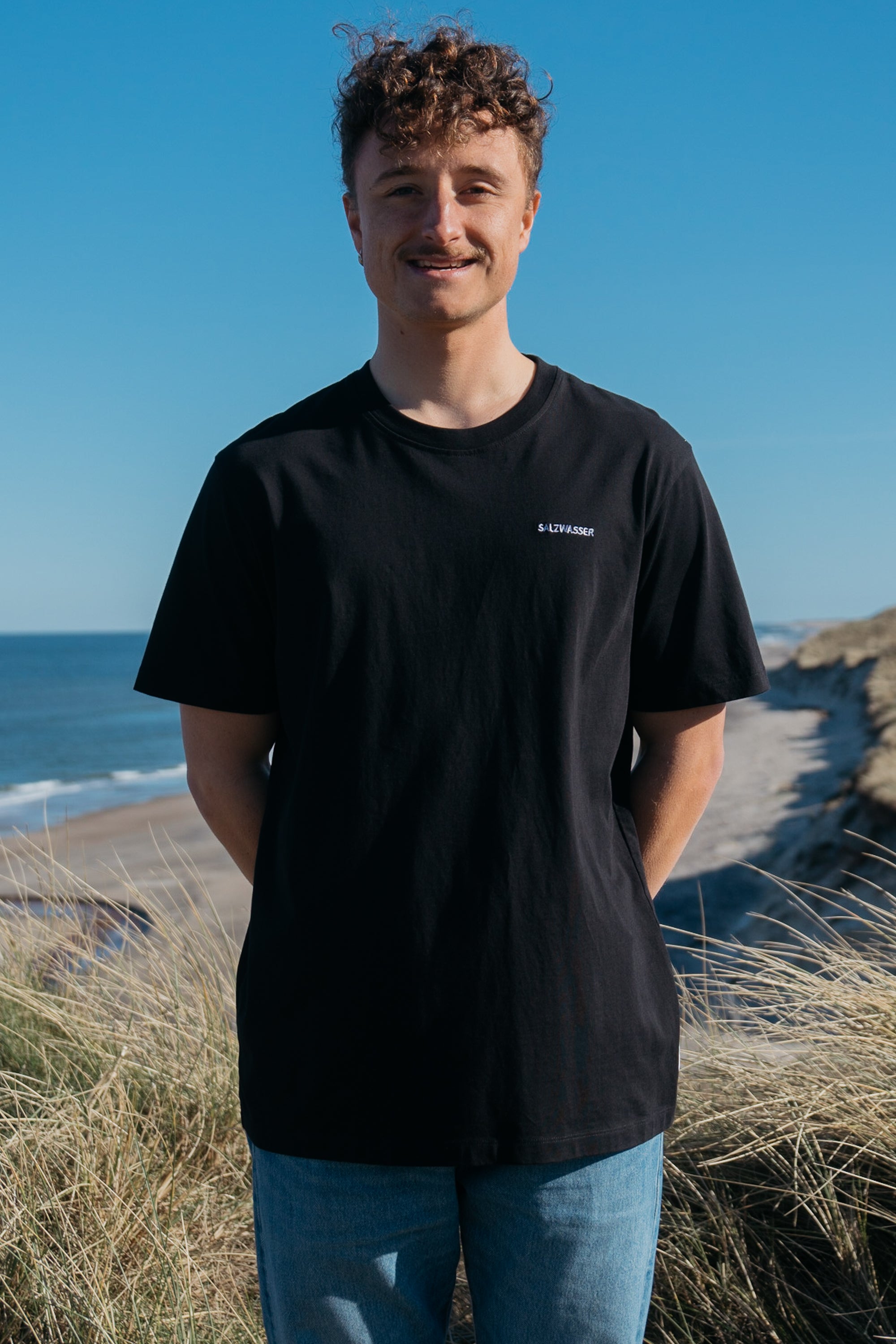 nachhaltiges T-Shirt von SALZWASSER in Schwarz als Regular Fit _women
