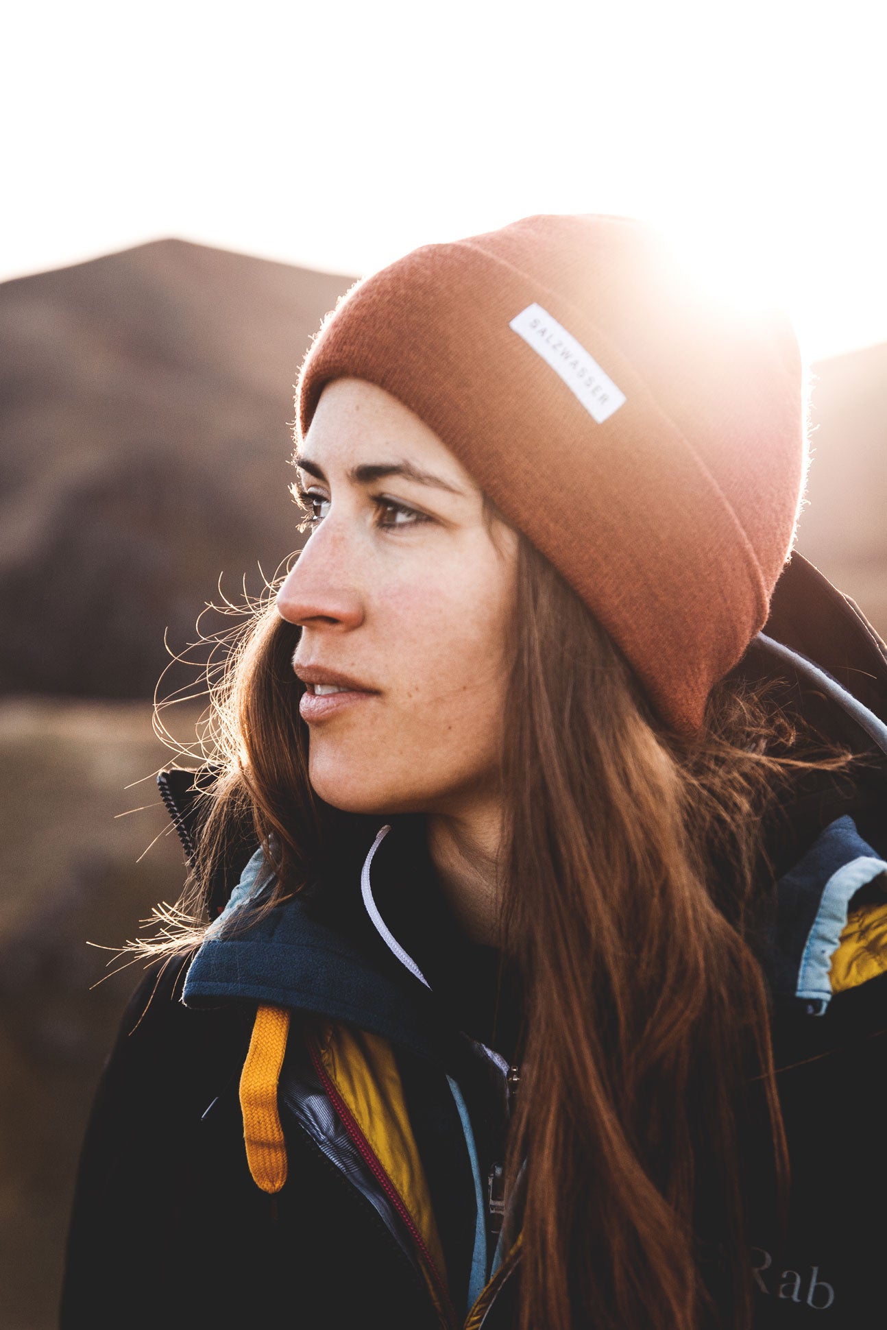 Maike Descher mit nachhaltiger SALZWASSER Mütze in Rost