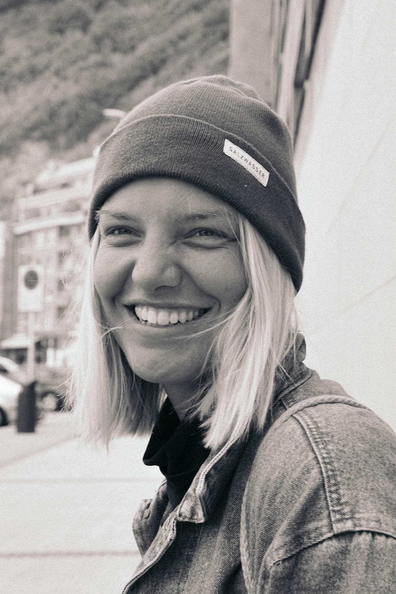 SALZWASSER Mütze in schwarz mit plastikfreiem Label aus Tencel/Lyocell