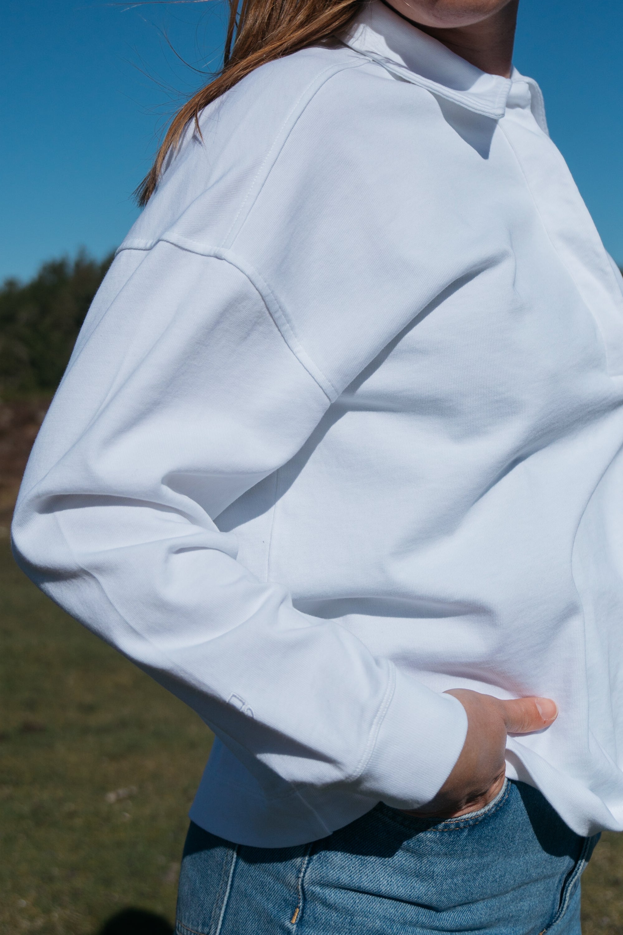 schlichtes und nachhaltiges Polo Longsleeve in Weiß von SALZWASSER aus Hamburg