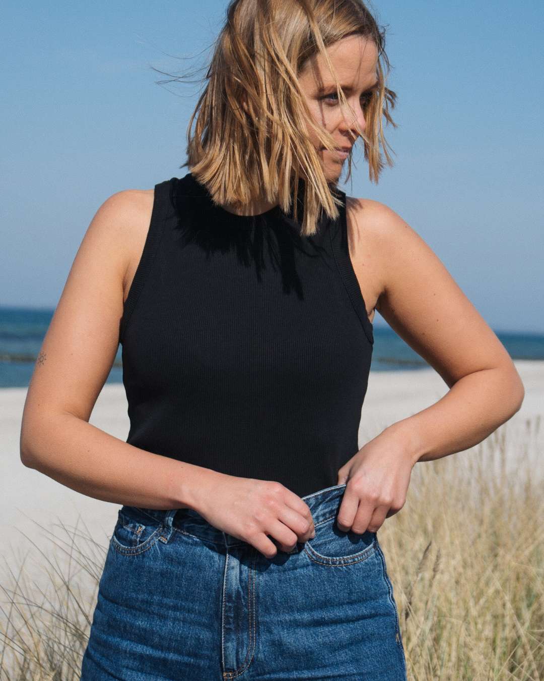 damen_top_schwarz_bio_baumwolle_von_salzwasser00003.jpg__PID:bd5ce867-0643-4fc1-805c-7affb49b6cee