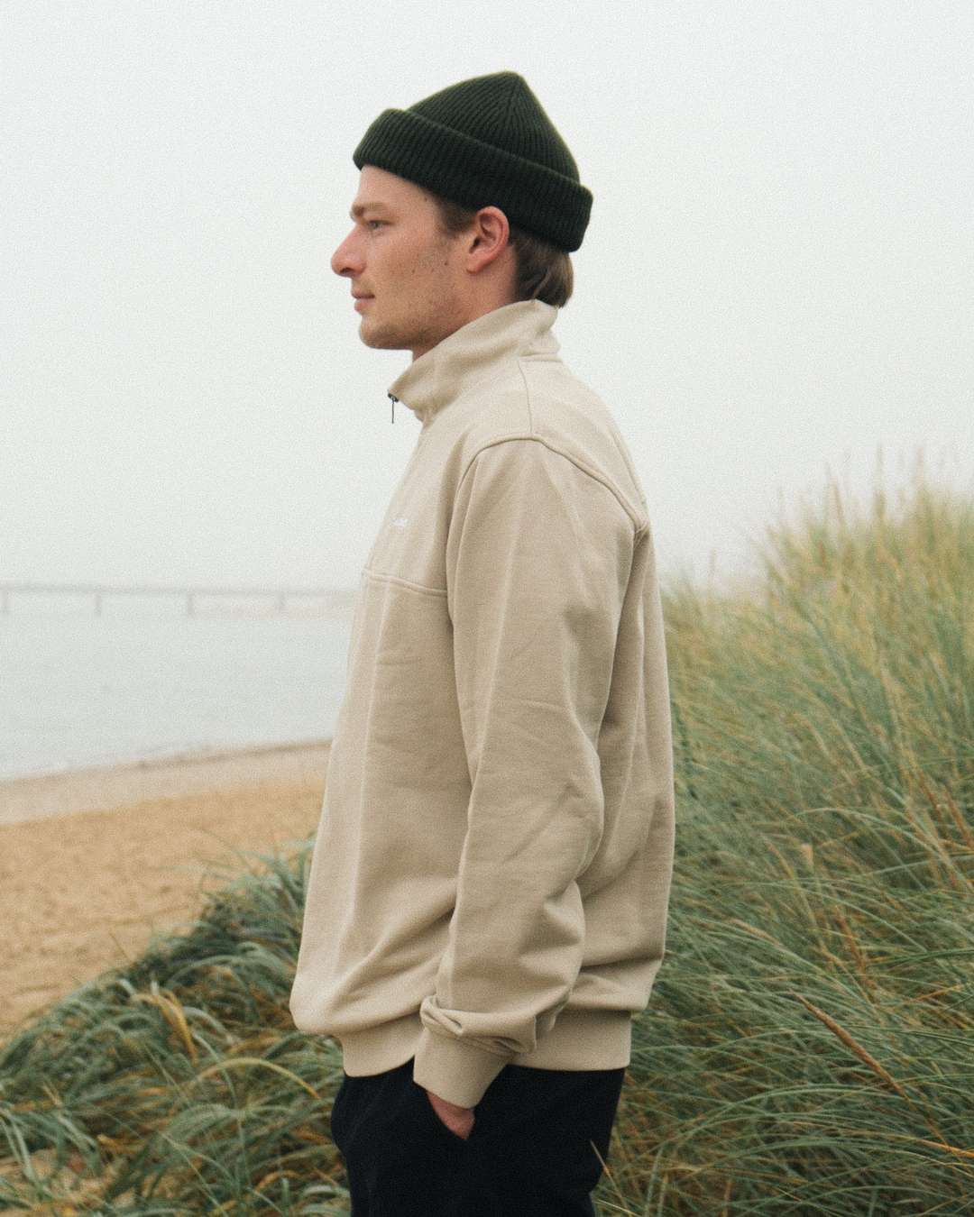 half_zip_sweater_herren_sand.jpg__PID:09bd9e99-c50c-46e9-8453-7edb885fe6d7