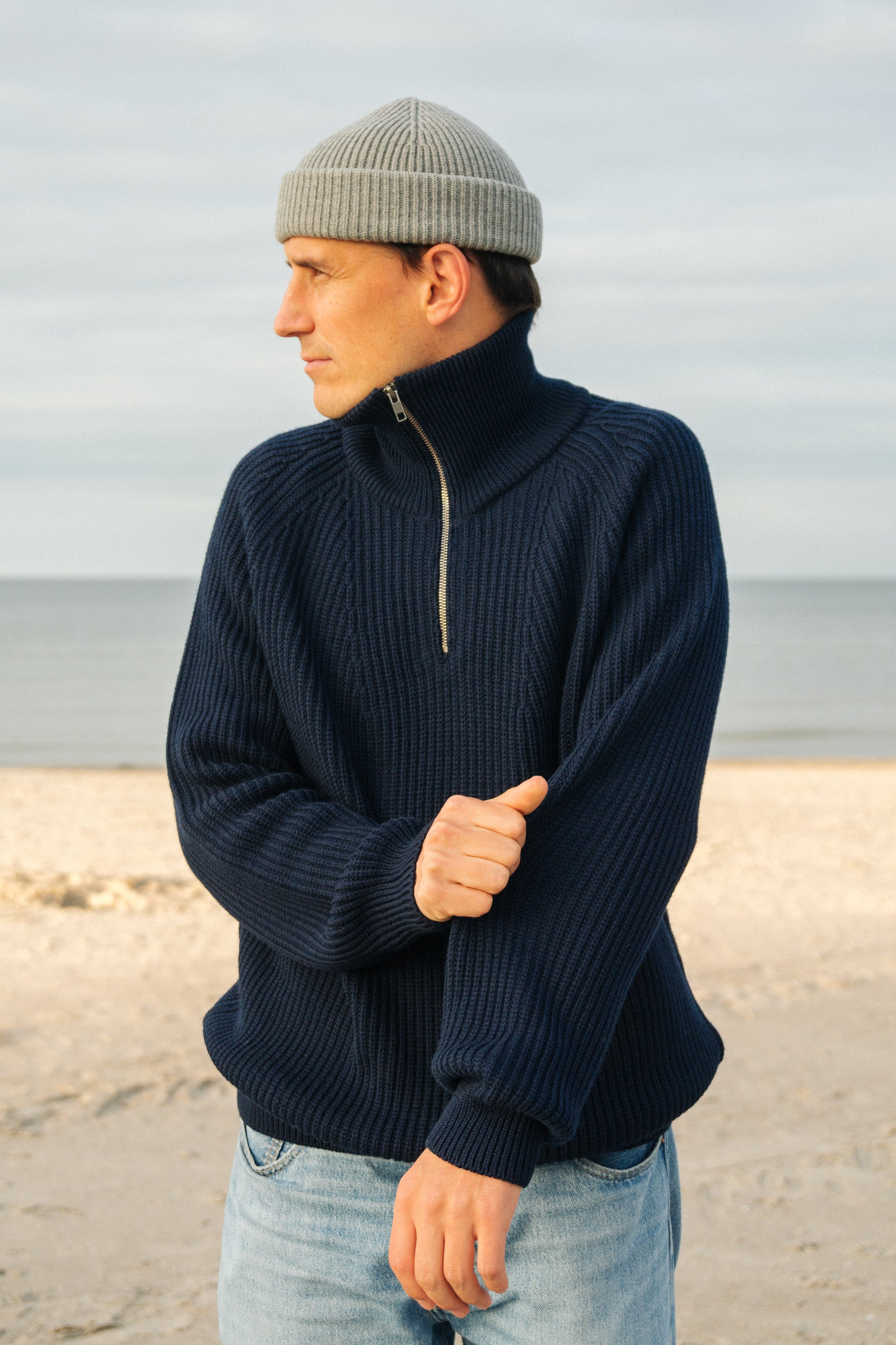 Nachhaltiger Troyer von SALZWASSER aus Merinowolle mit nickelfreiem Reißverschluss