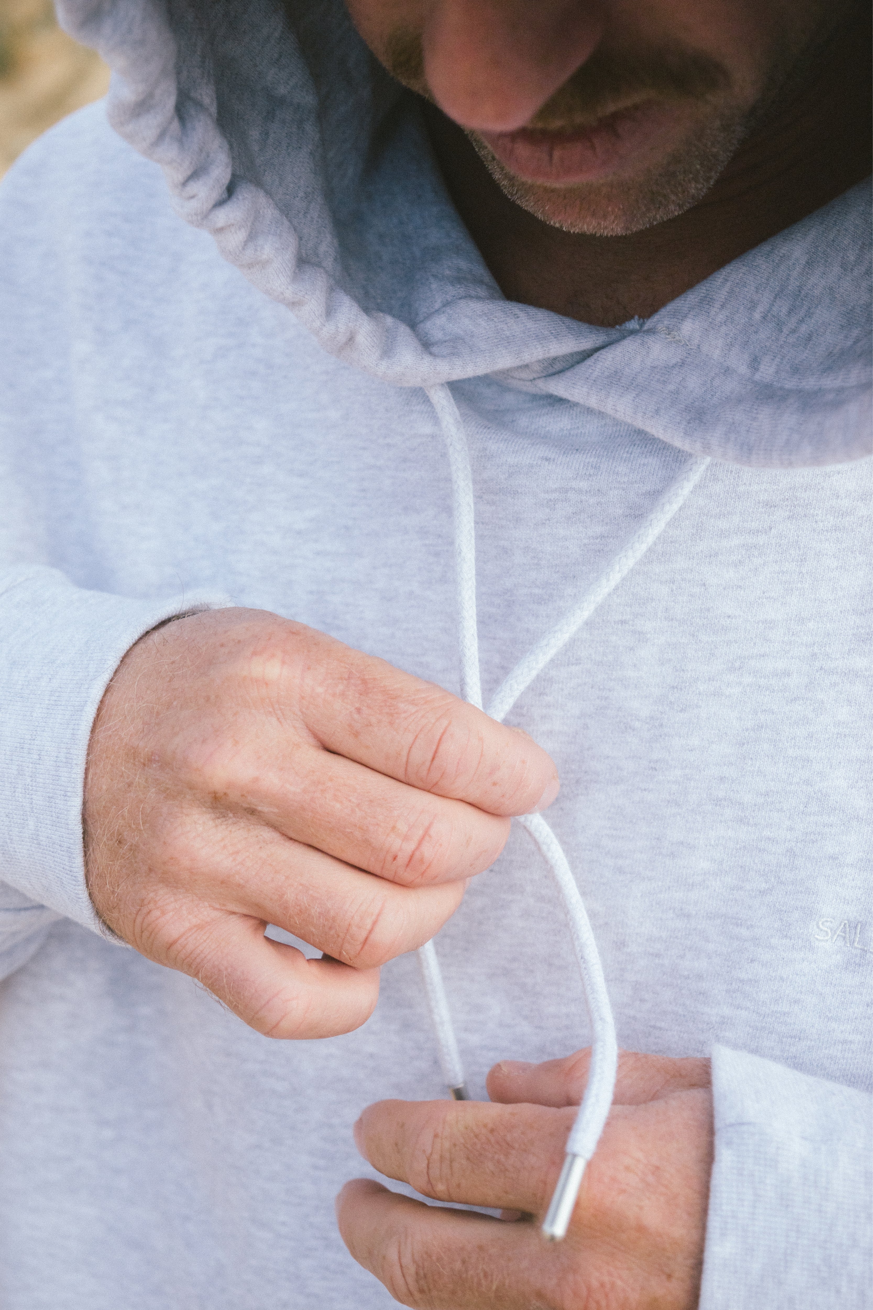 Hellgrauer Hoodie aus Bio Baumwolle mit schwerem Stoffgewicht