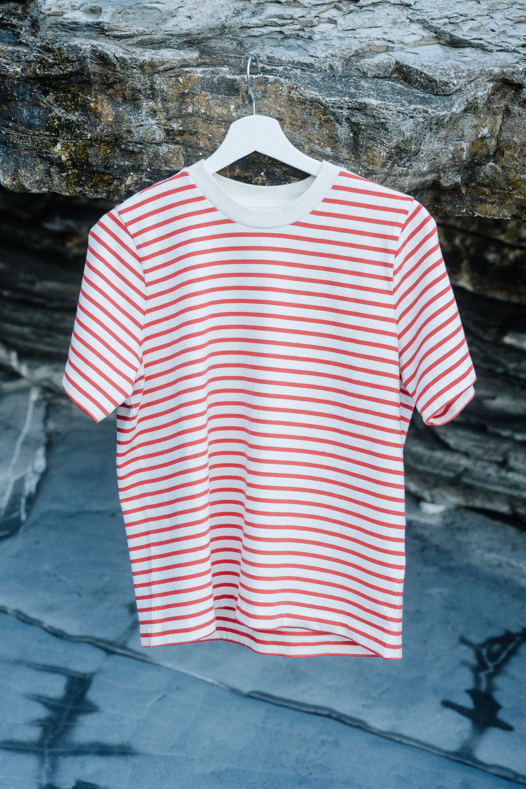 Zeitloses langlebiges Damen T-Shirt rot gestreift von SALZWASSER