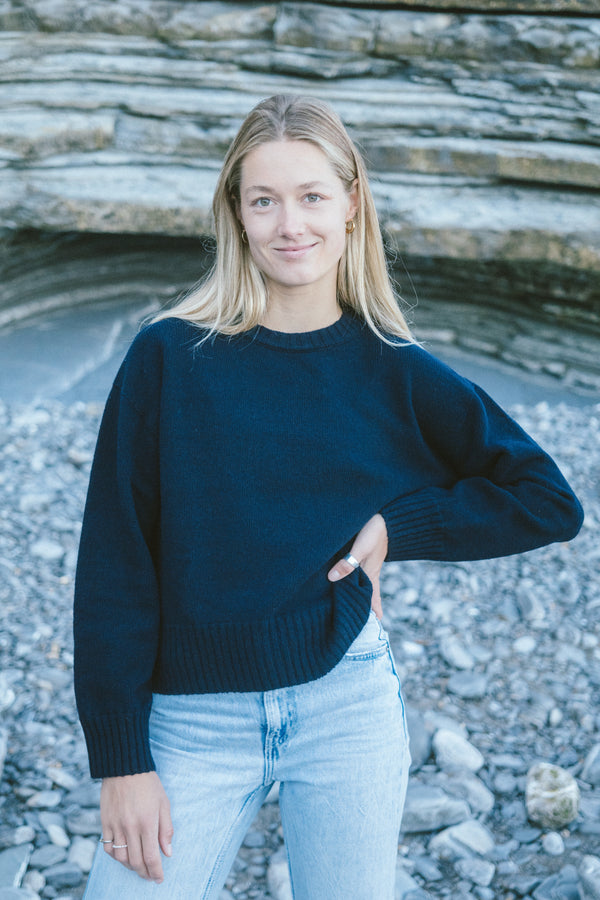 Damen Strickpullover aus 100% nachhaltiger Wolle in Dunkelblau 