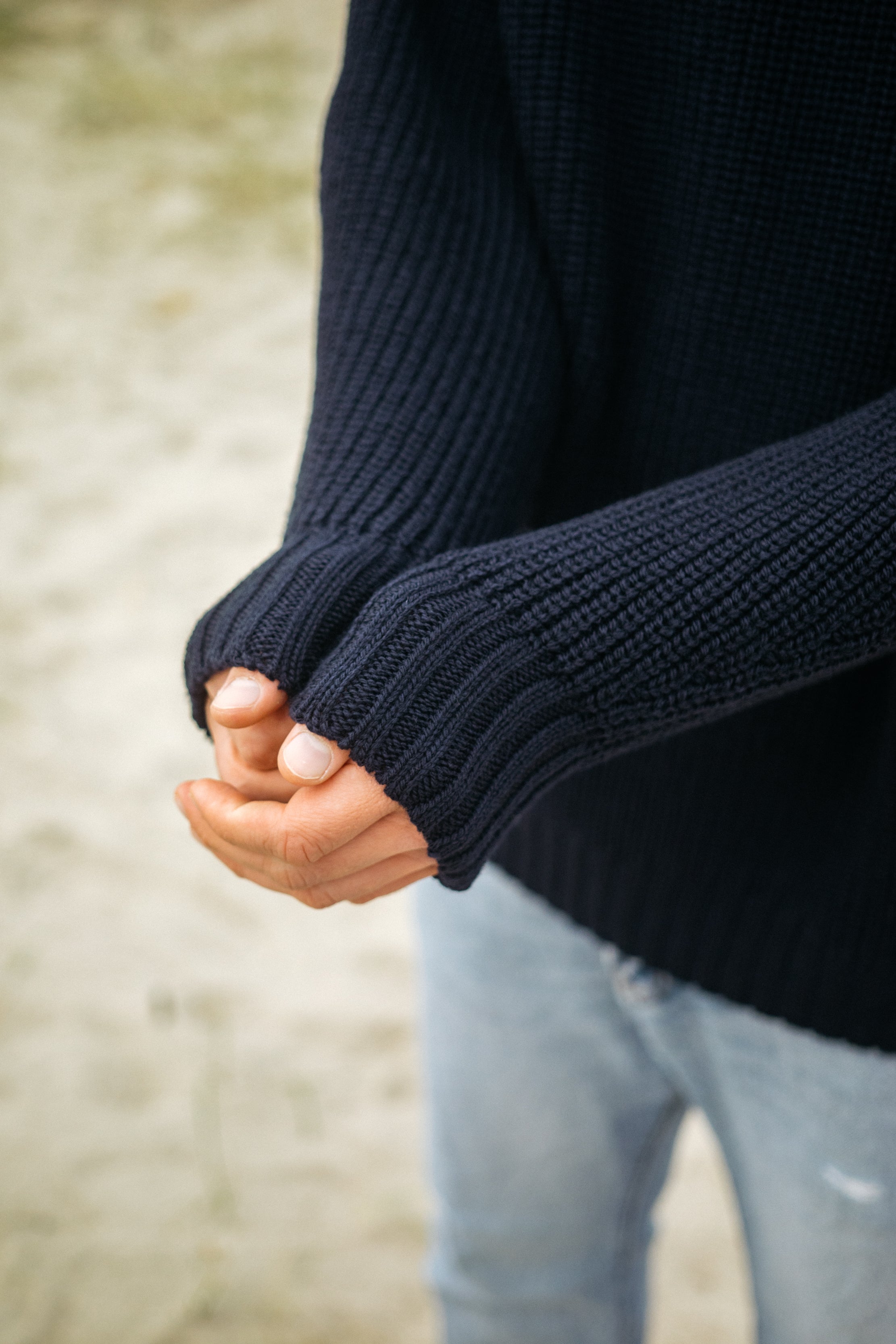 Herren Grobstrickpullover Dunkelblau aus Merinowolle nachhaltig von SALZAWSSER