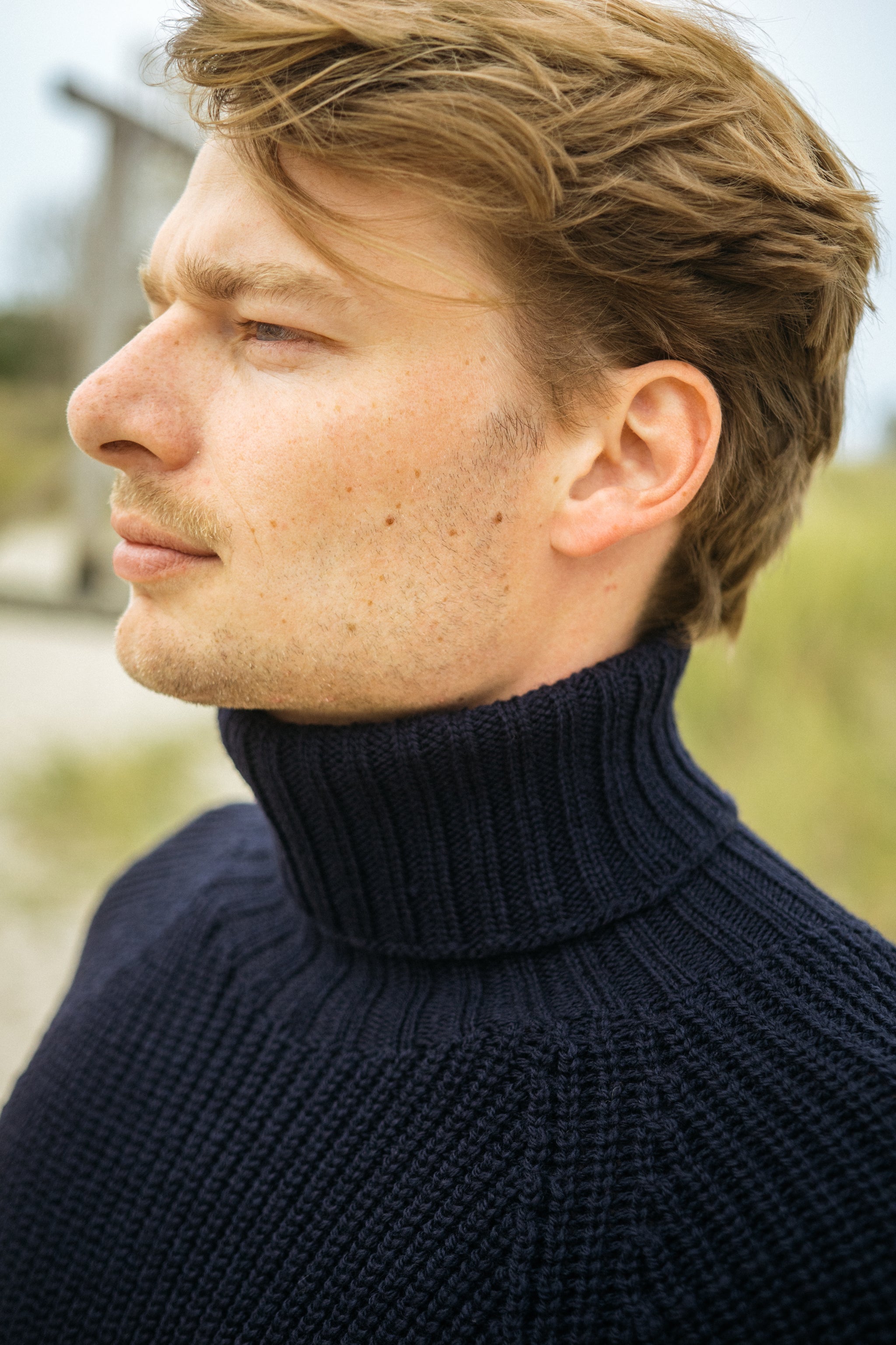 Dunkelblauer Herren Grobstrick Rollkragen aus Merinowolle