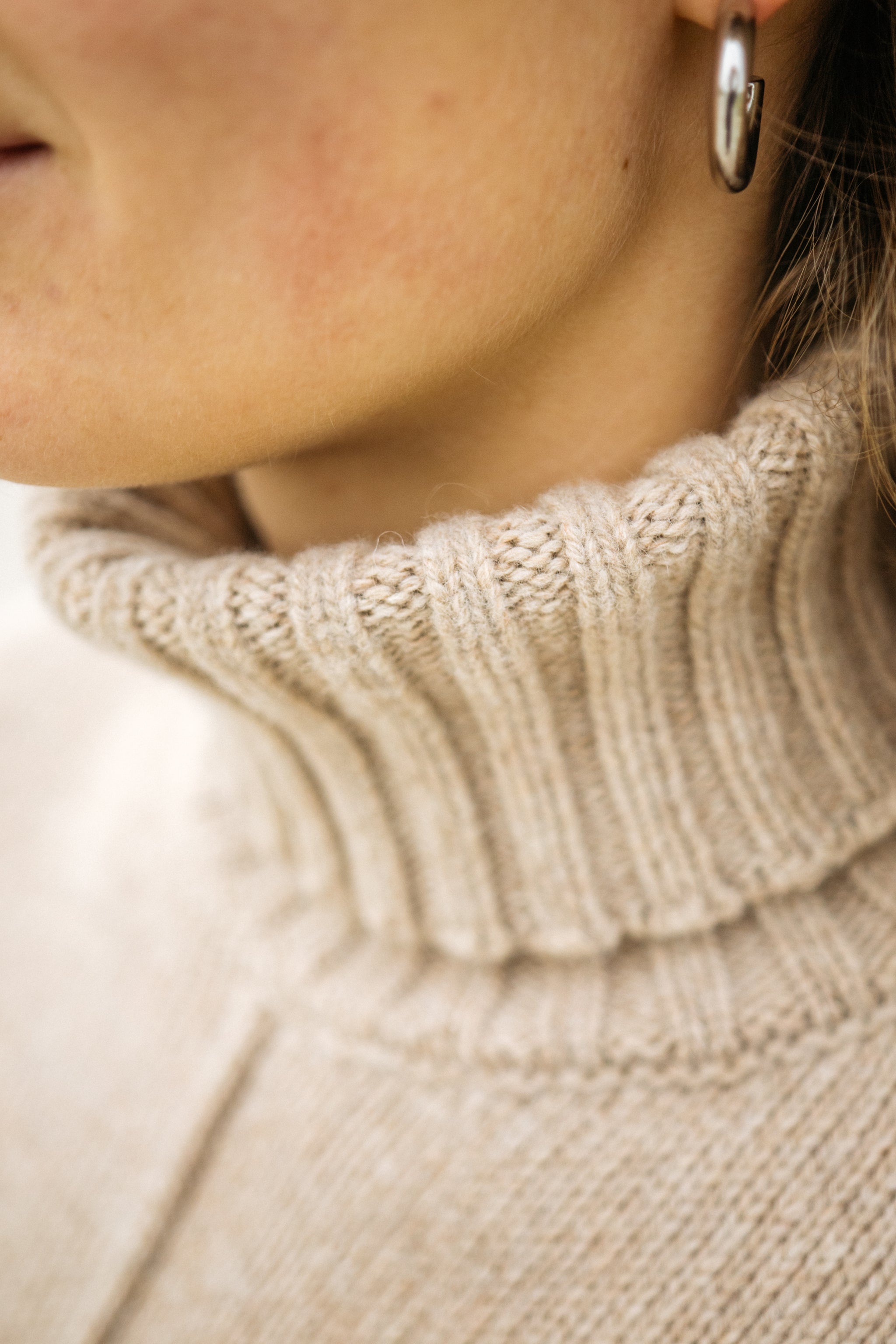 Beiger Damen Rollkragen aus recycelter Wolle von SALZWASSER
