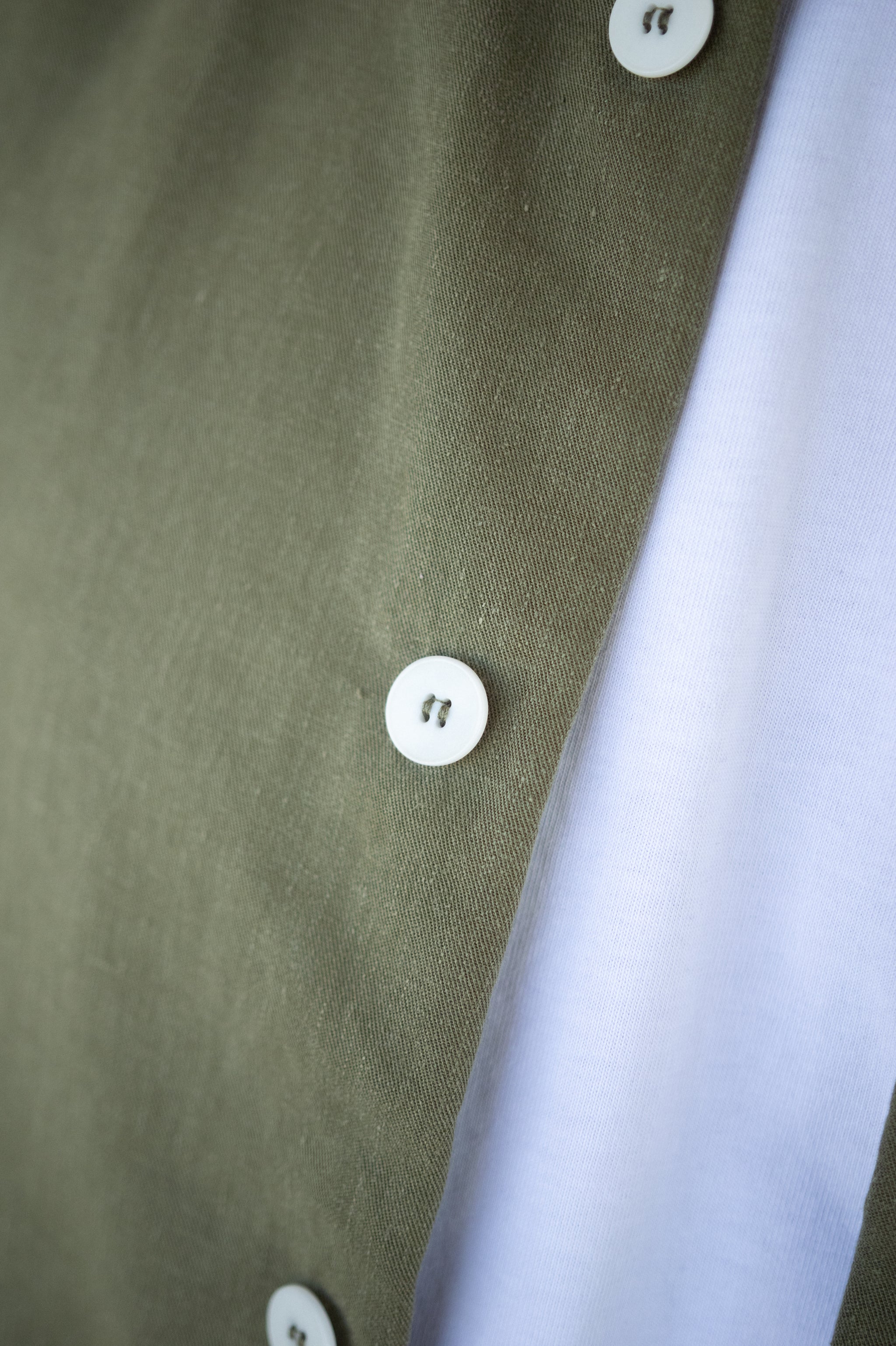 Lockeres Herren Hemd aus Leinen in Oliv Grün in bester Qualität