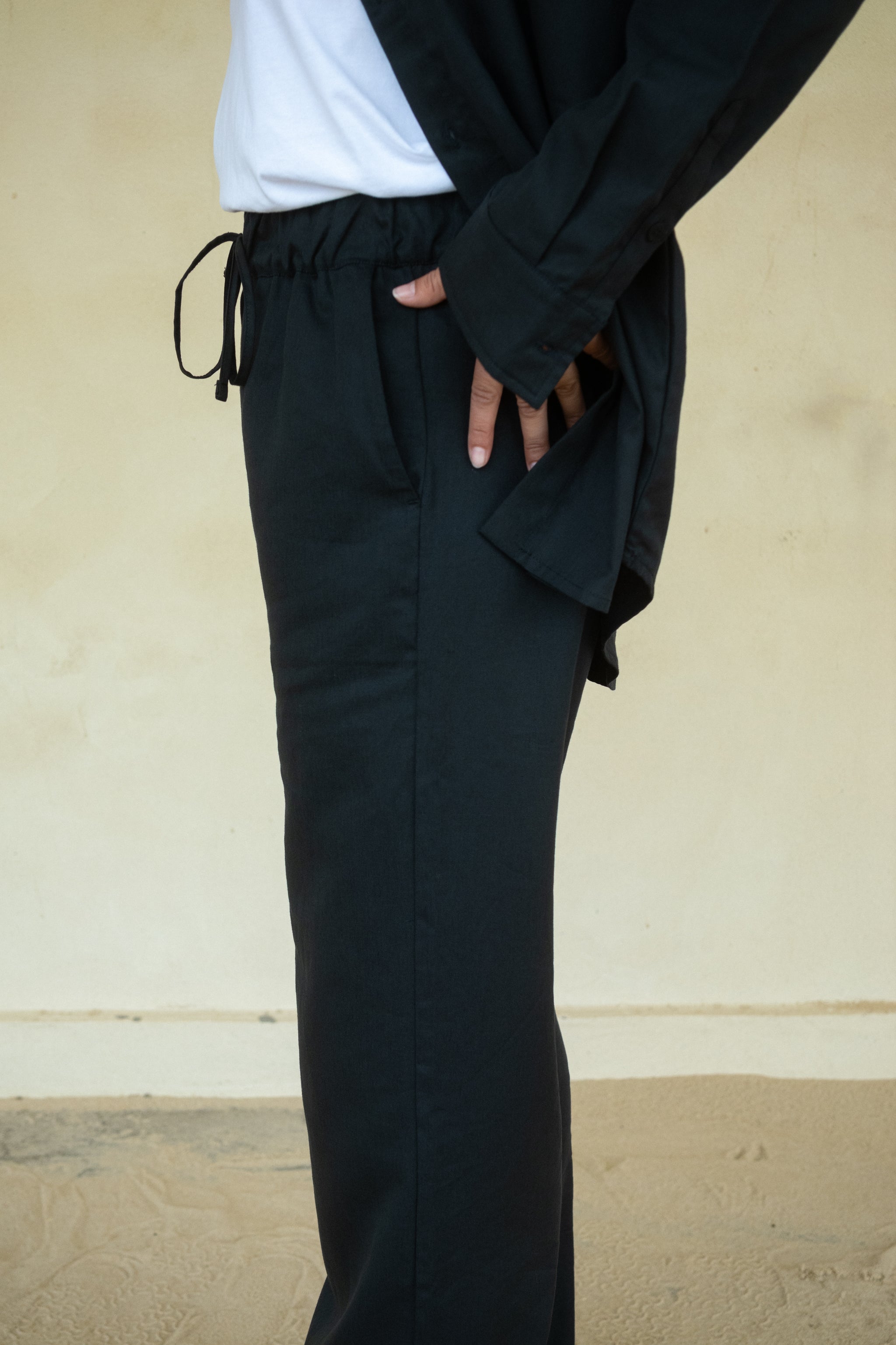 Dunkelblaue lange Leinen Hose aus Europa von SALZWASSER