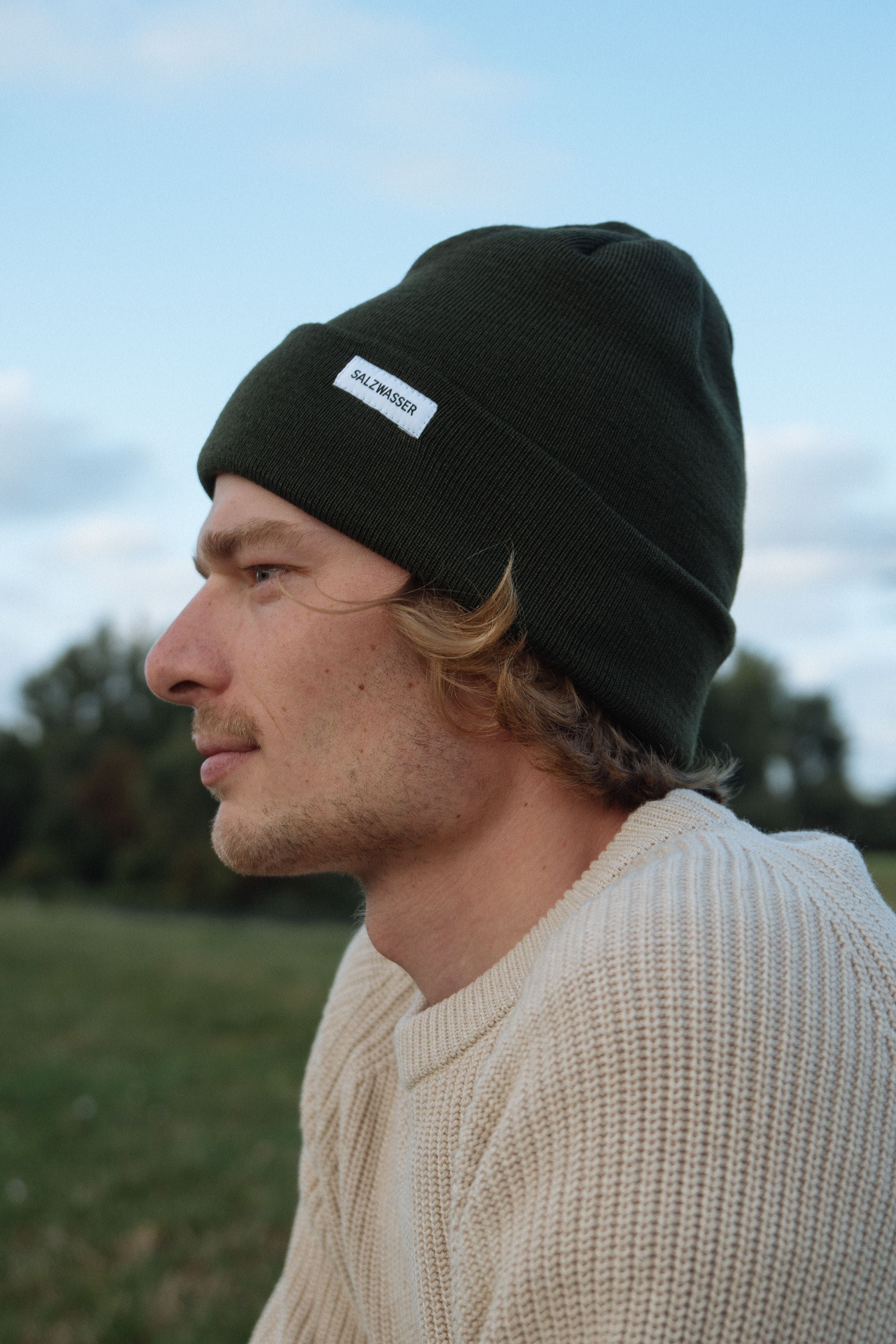 Beanie mit Nachhaltigkeitsgarantie: Bio-Merinowolle, Norddeutschland-Handwerkskunst. Für umweltbewussten Stil und warme Köpfe. Setze ein Zeichen mit dieser nachhaltigen Mütze.