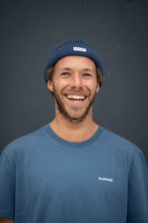 Ohrenfreie nachhaltige SALZWASSER Mütze in blau aus Schurwolle