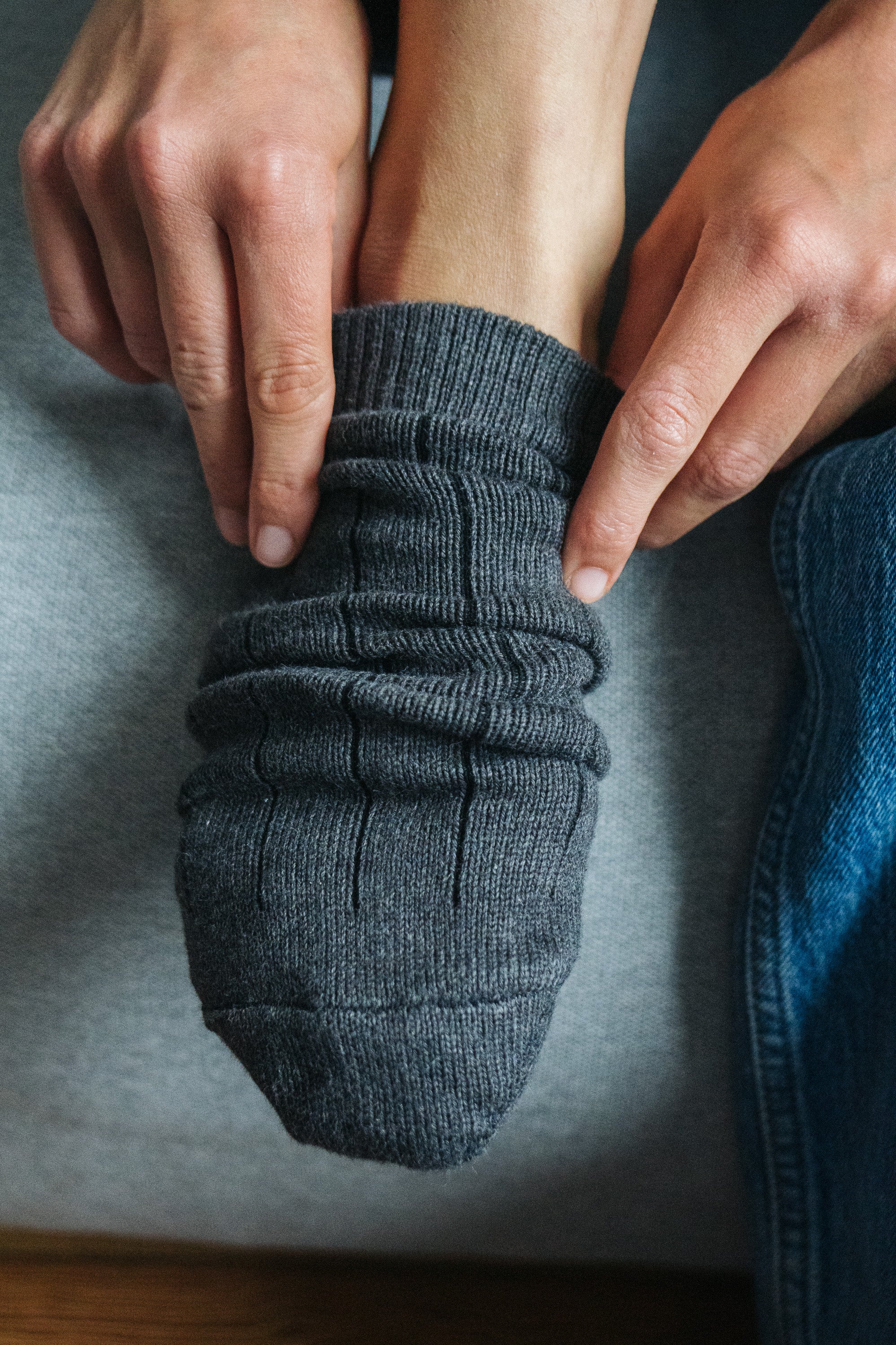 Hochwertige Grobstricksocken aus Bio-Baumwolle in Dunkelgrau von SALZWASSER