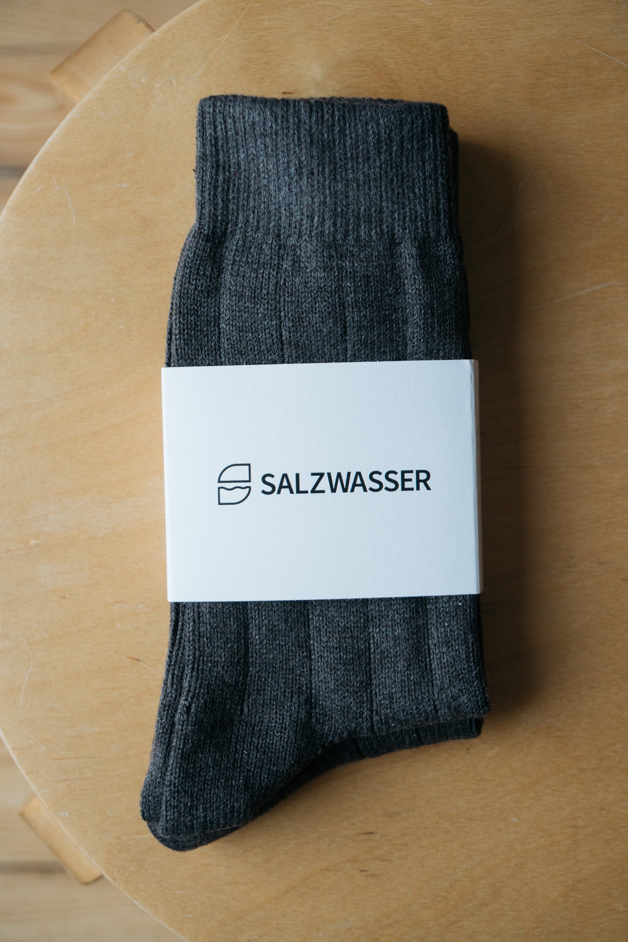 Nachhaltige Socken aus Bio-Baumwolle in Dunkelgrau und GOTS-zertifiziert