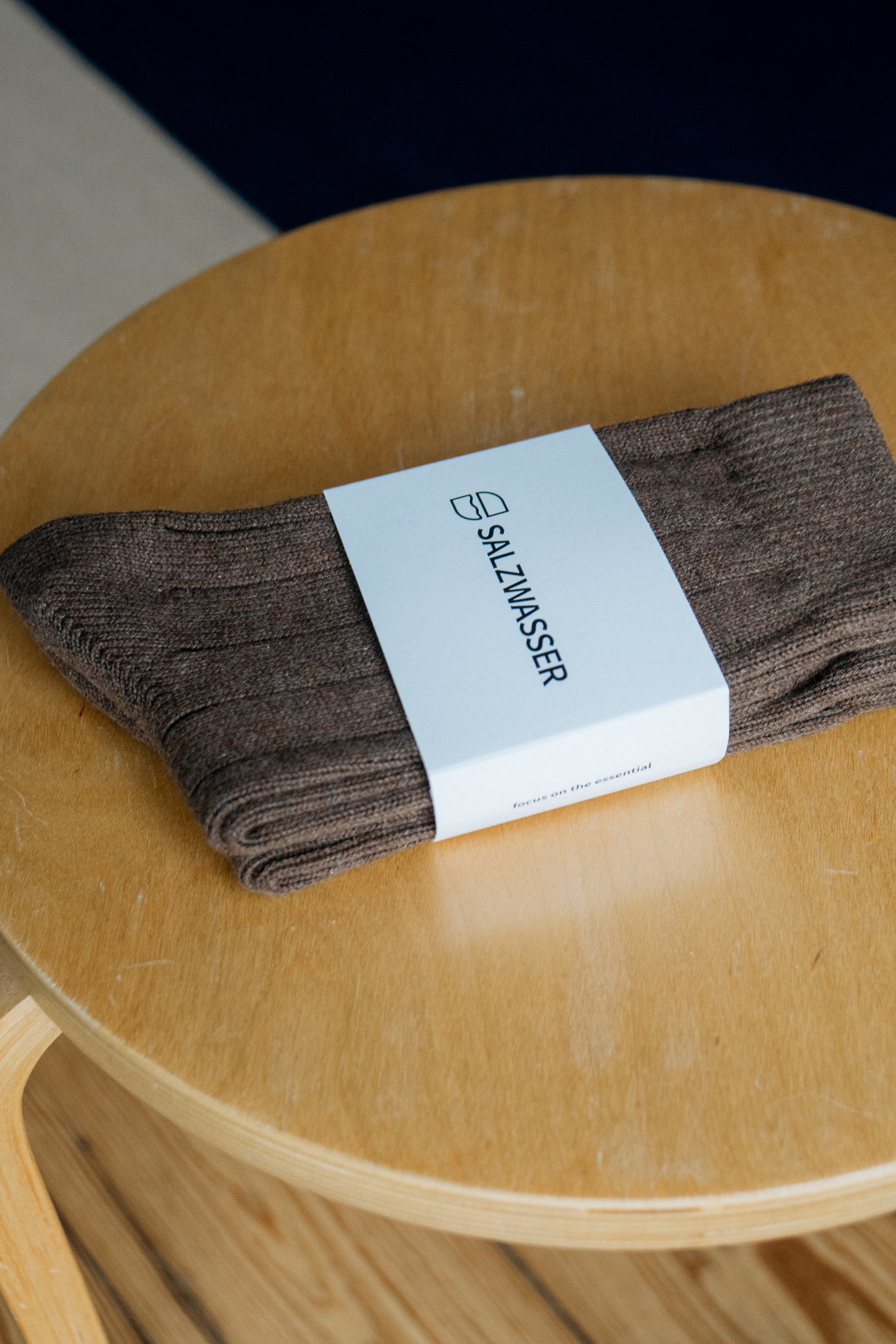 Weiche Wollsocken in Braun von SALZWASSER und PETA-zertifiziert