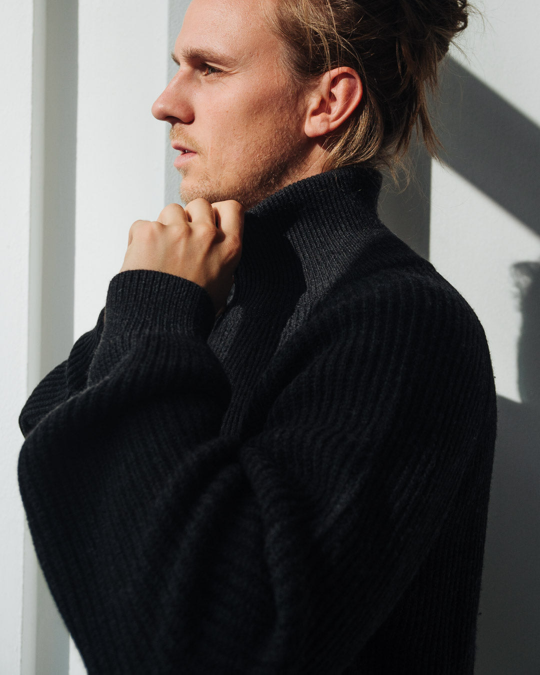 troyer-herren-anthrazit-merinowolle-salzwasser-4x5-7.jpg__PID:83def4c8-f950-492c-bd2e-c3bdb7ab44b7