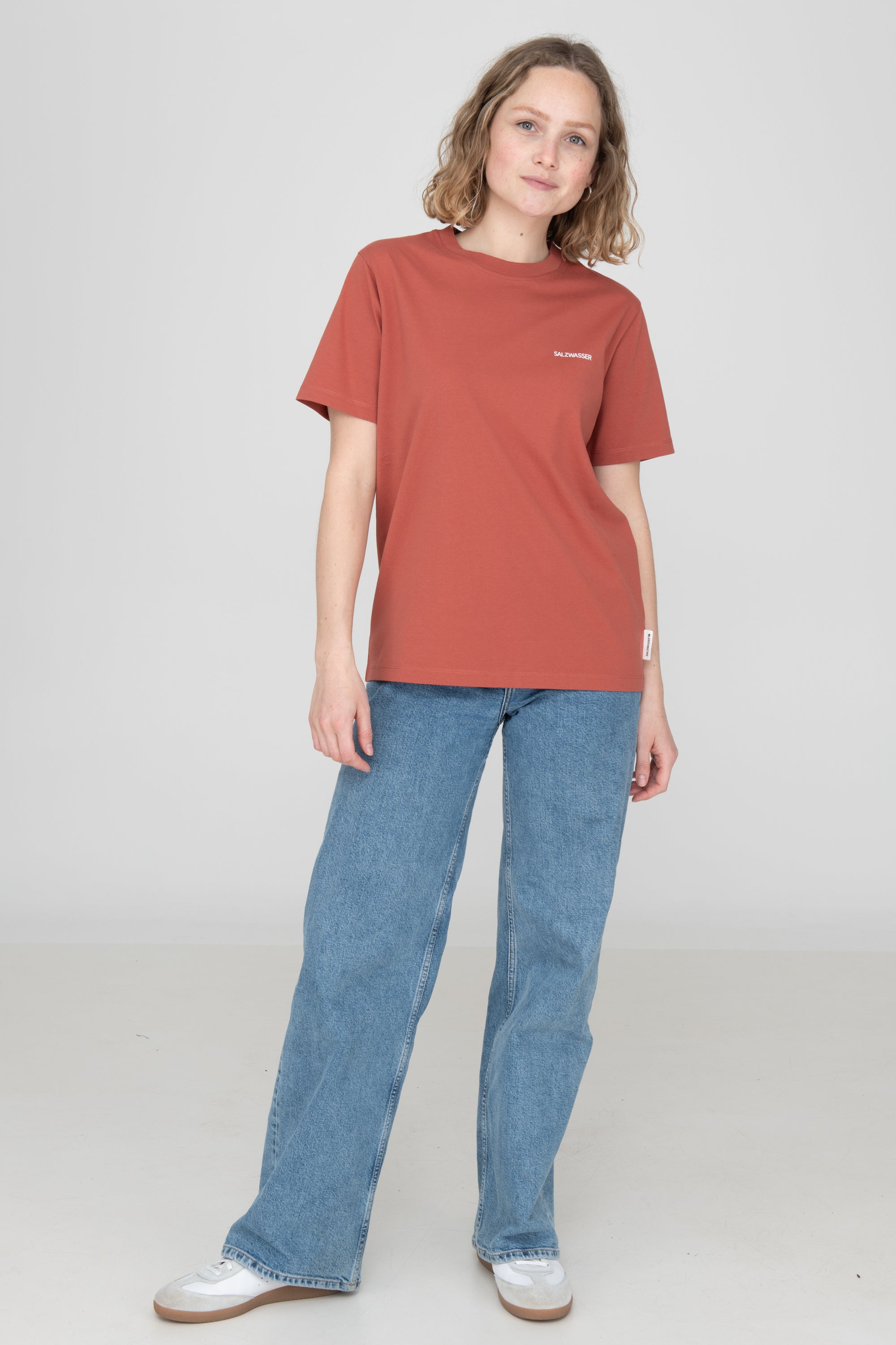 Rotes T-Shirt von SALZWASSER mit Statement Rückenprint  