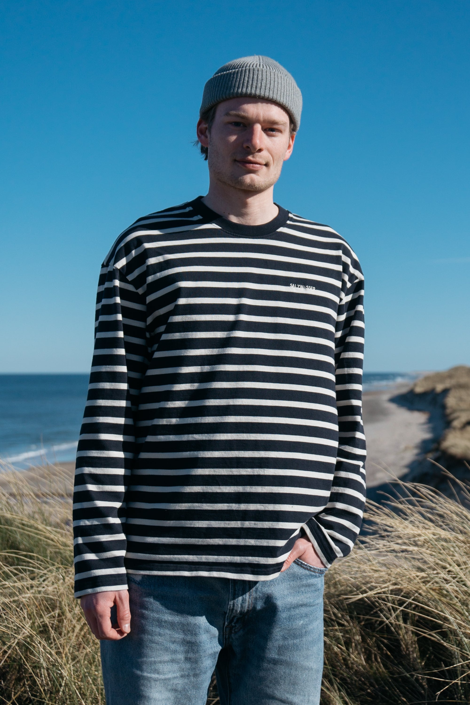 Fair produziertes SALZWASSER Longsleeve in naturweiß-marine für Herren