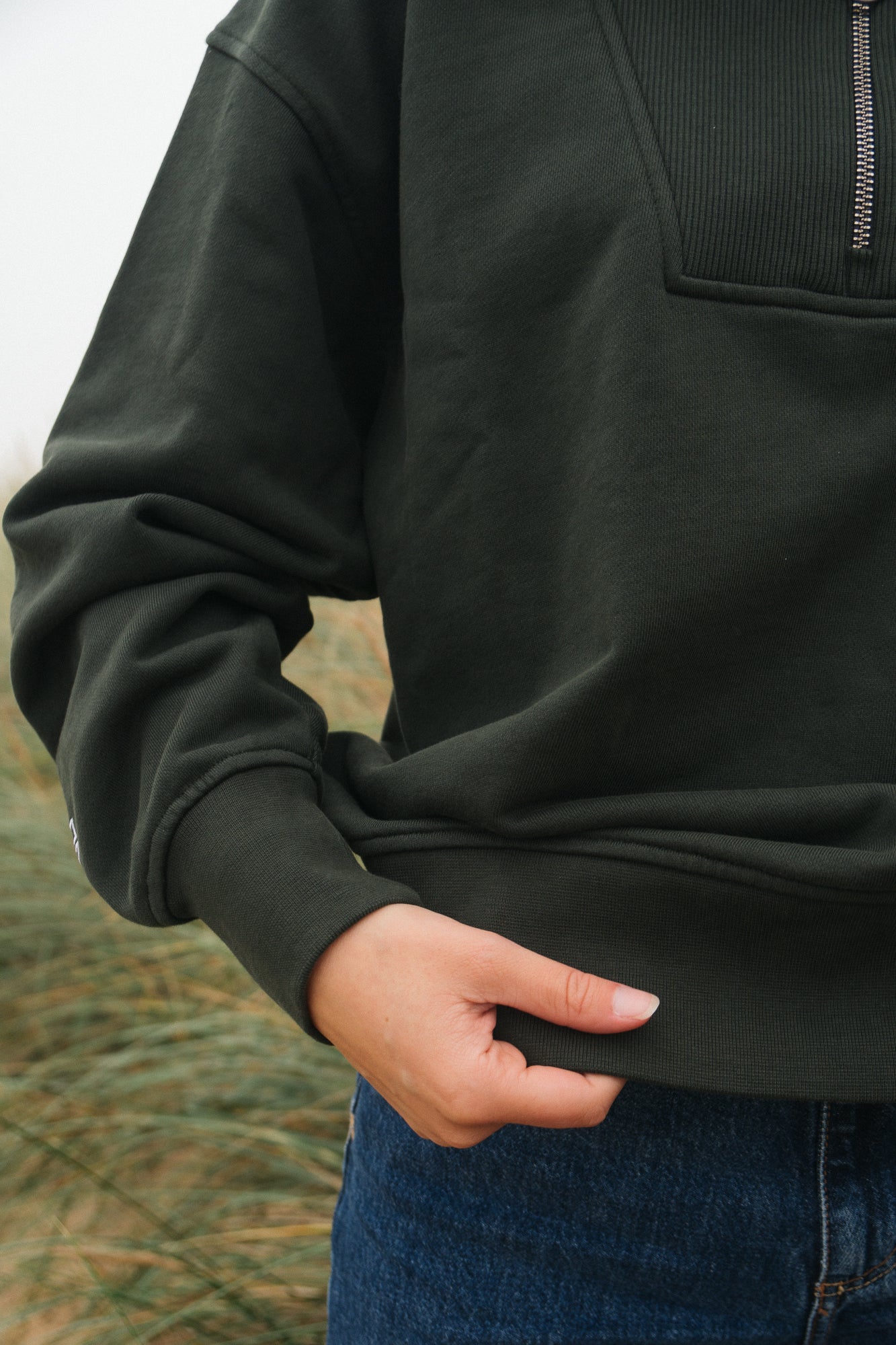 Winddichter Sweater in Dunkelgrün von SALZWASSER aus Bio-Baumwolle