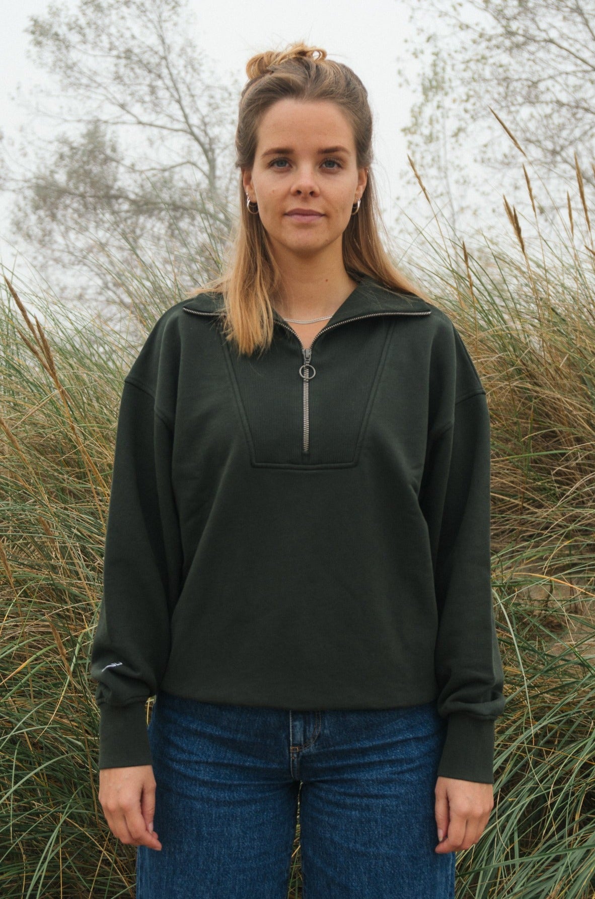 Perfekter Half-Zip Sweater von SALZWASSER in Dunkelgrün für kalte Tage