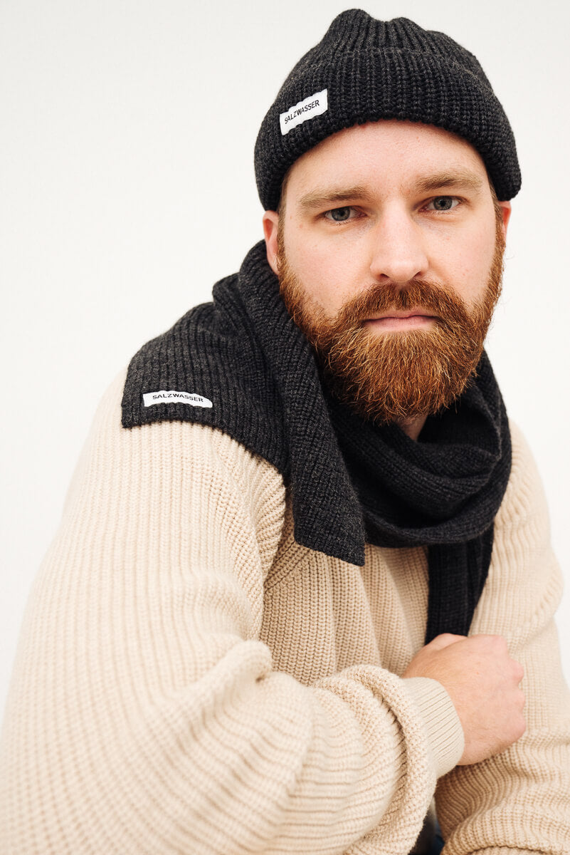 Fair produzierte Mütze Fisherman von SALZWASSER in Anthrazit aus Merinowolle