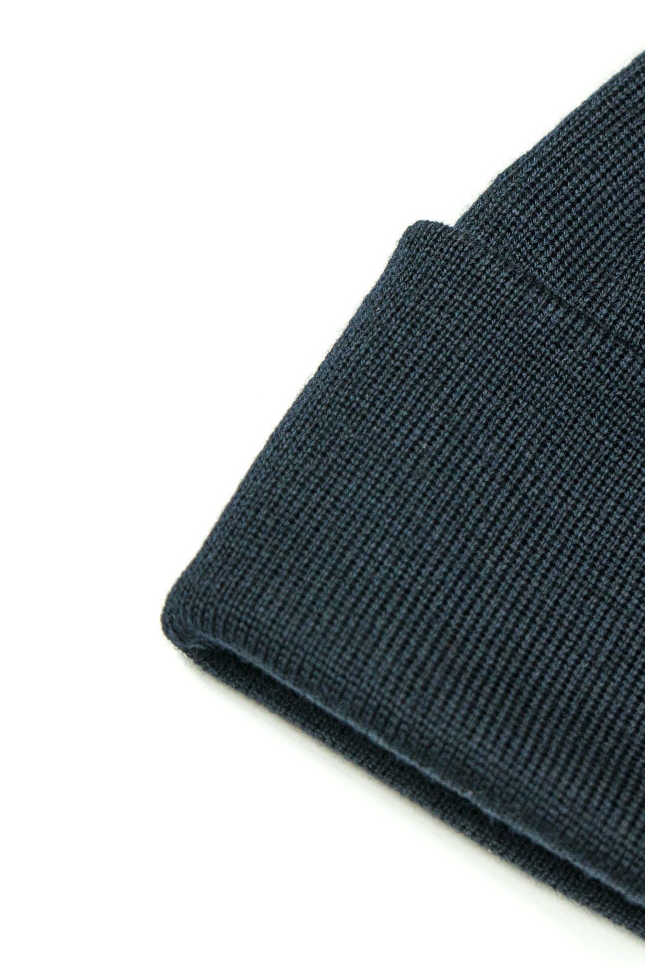 Nachhaltige Mütze aus Merinowolle in Dunkelblau von SALZWASSER