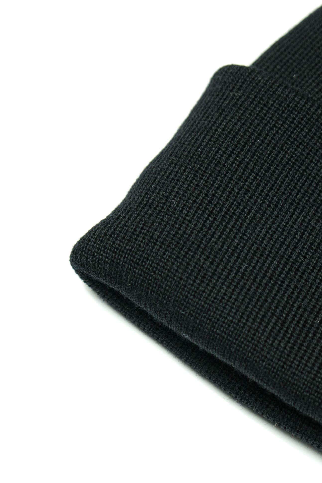 Nachhaltige Mütze aus Merinowolle in Schwarz von SALZWASSER