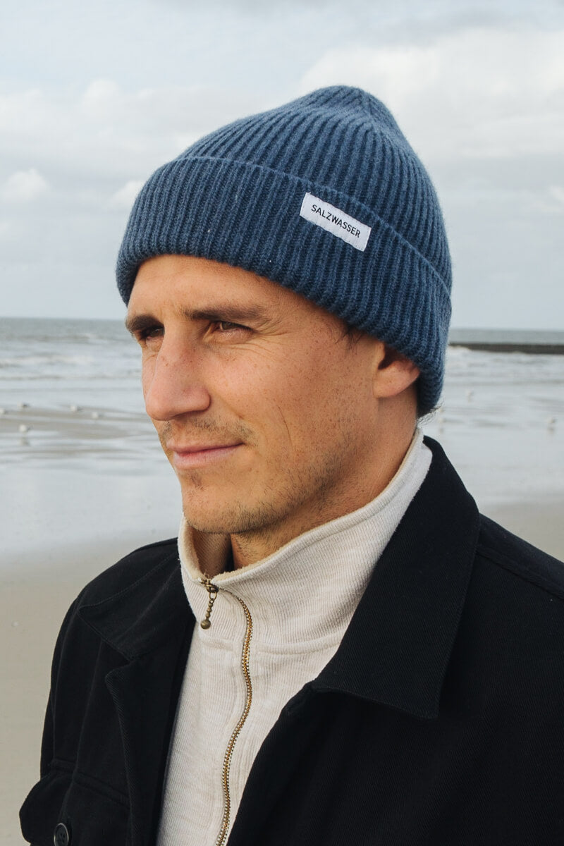 GOTS-zertifizierte Wintermütze aus Merinowolle in Blau von SALZWASSER