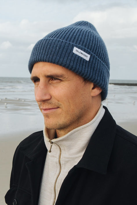 GOTS-zertifizierte Wintermütze aus Merinowolle in Blau von SALZWASSER