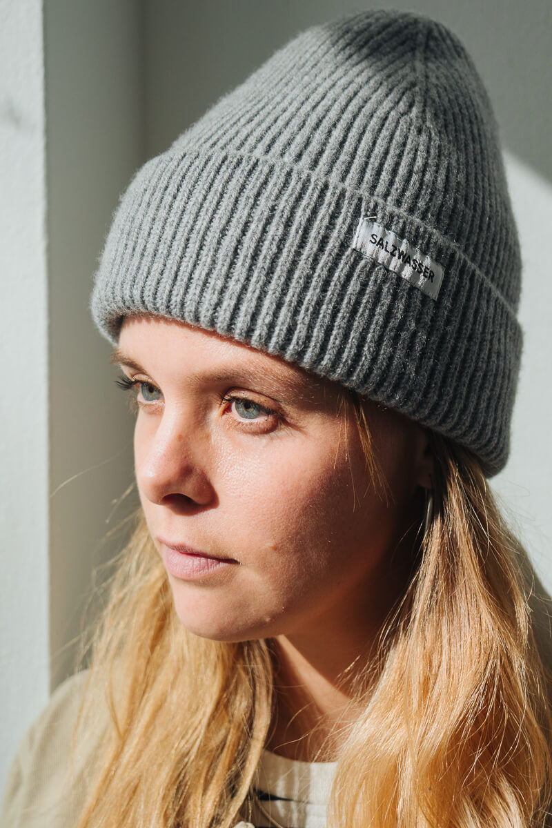 Nachhaltige Merino Mütze in Hellgrau von SALZWASSER